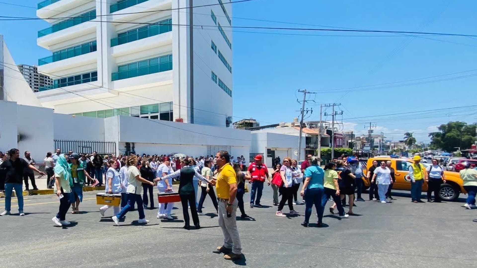Evacuan IMSS