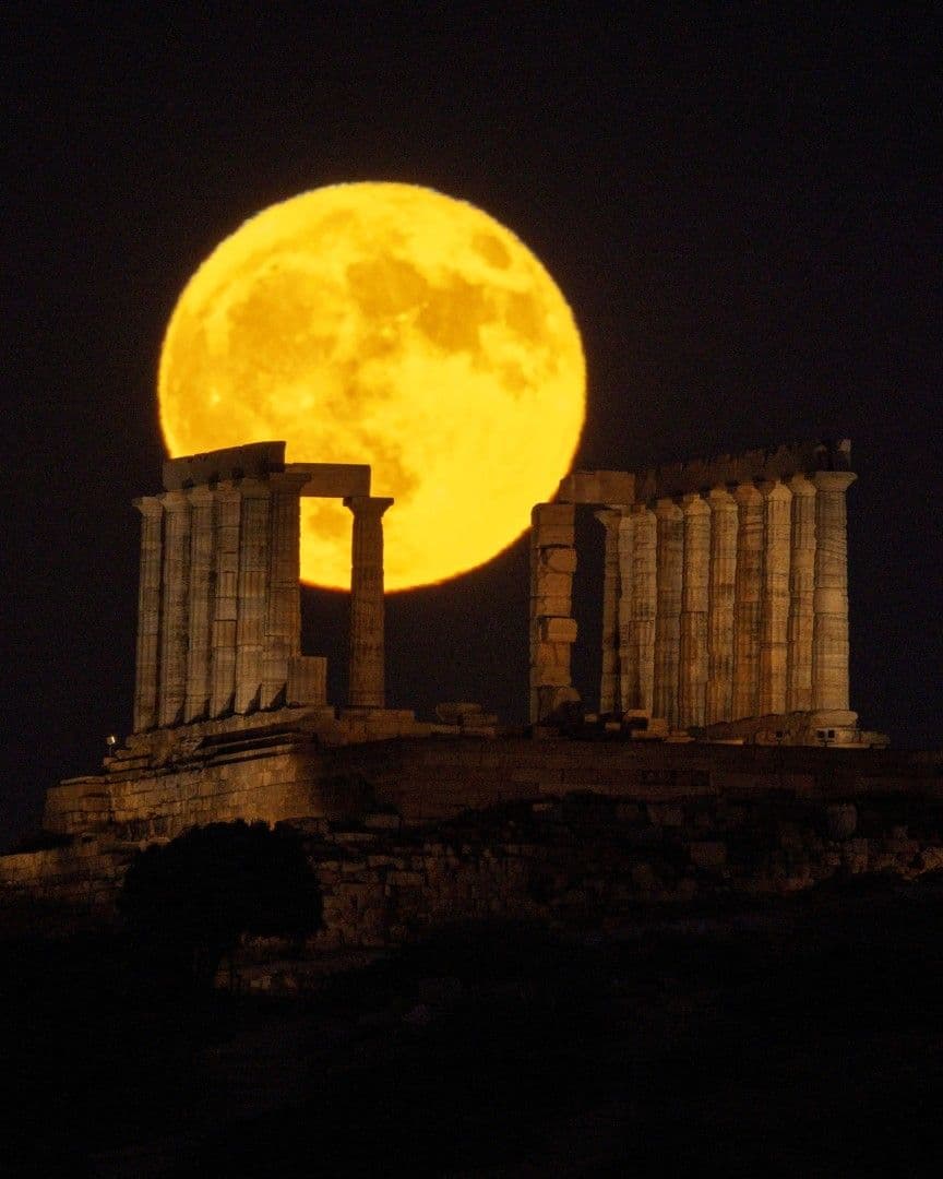Luna llena sobre el Templo de Poseidón