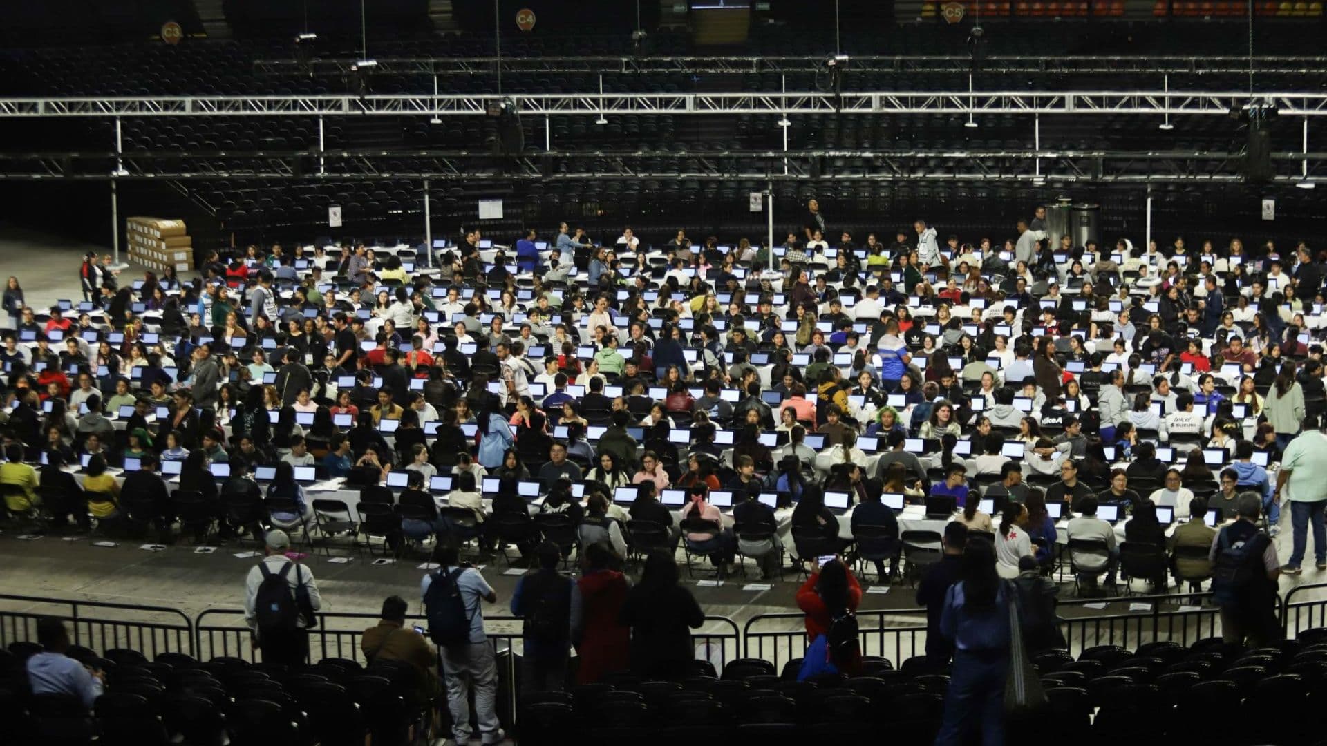 Aplicación del examen de control presencial de la UNAM en la CDMX