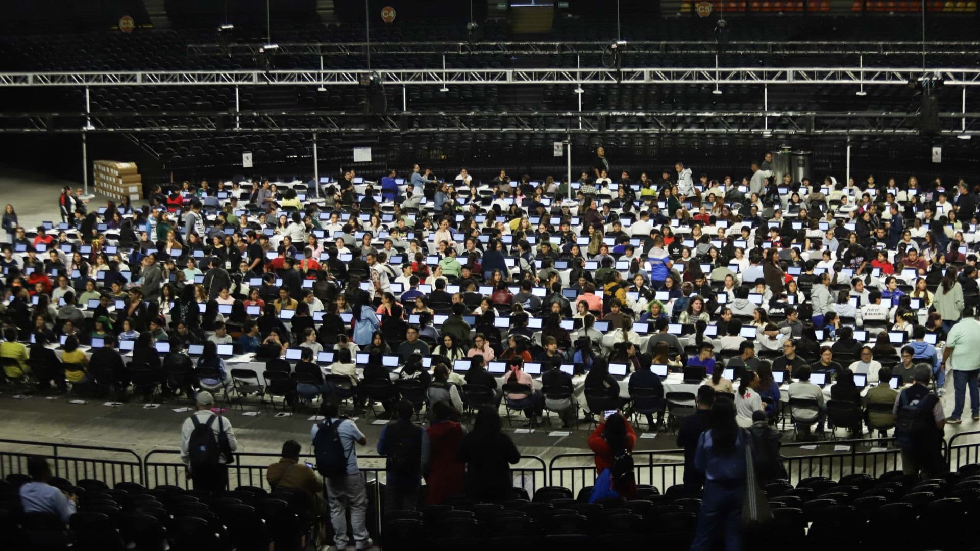 Aplicación del examen de control presencial de la UNAM en la CDMX
