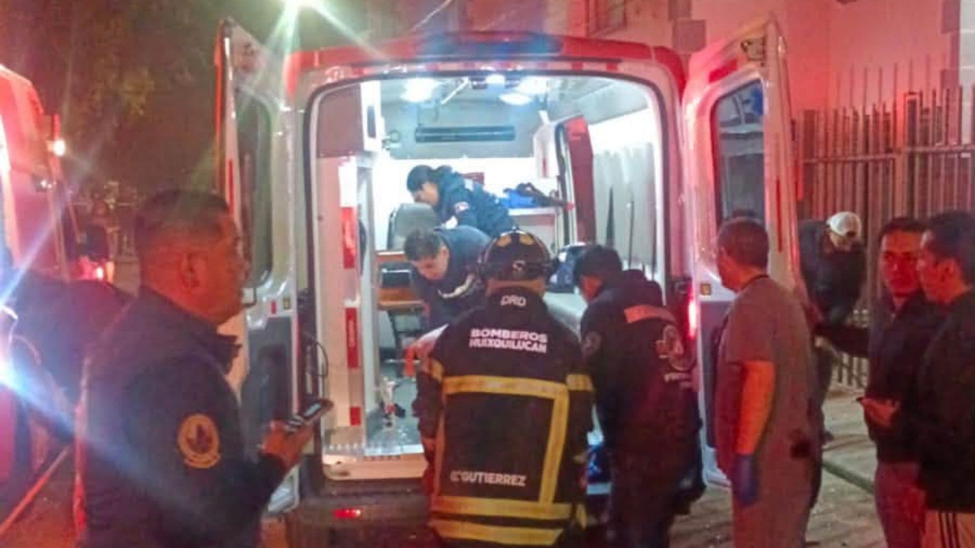 Cuerpos de rescate atienden emergencia por explosión en Huixquilucan