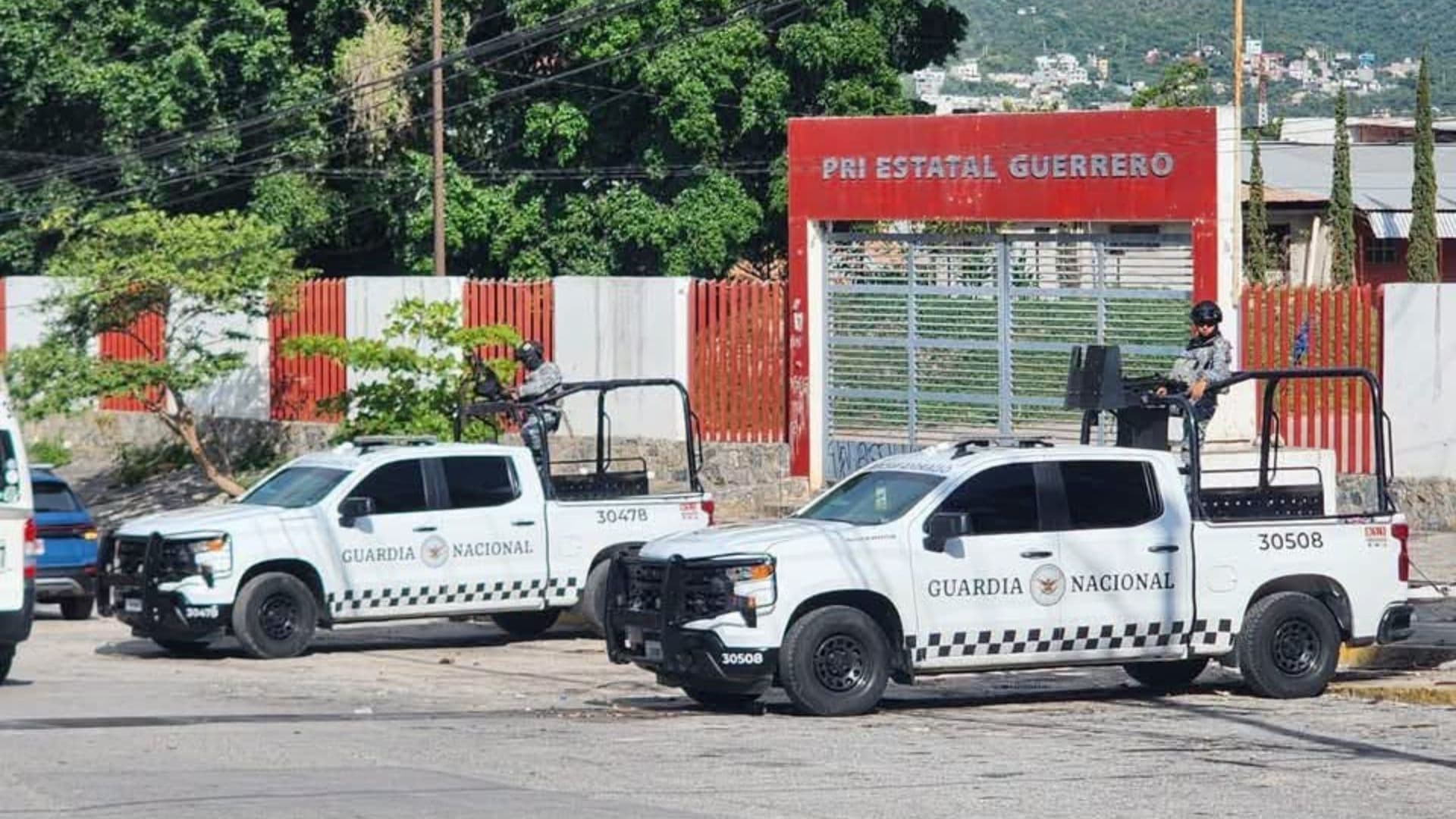 Así localizaron presuntos artefactos explosivos en la sede del PRI en Guerrero