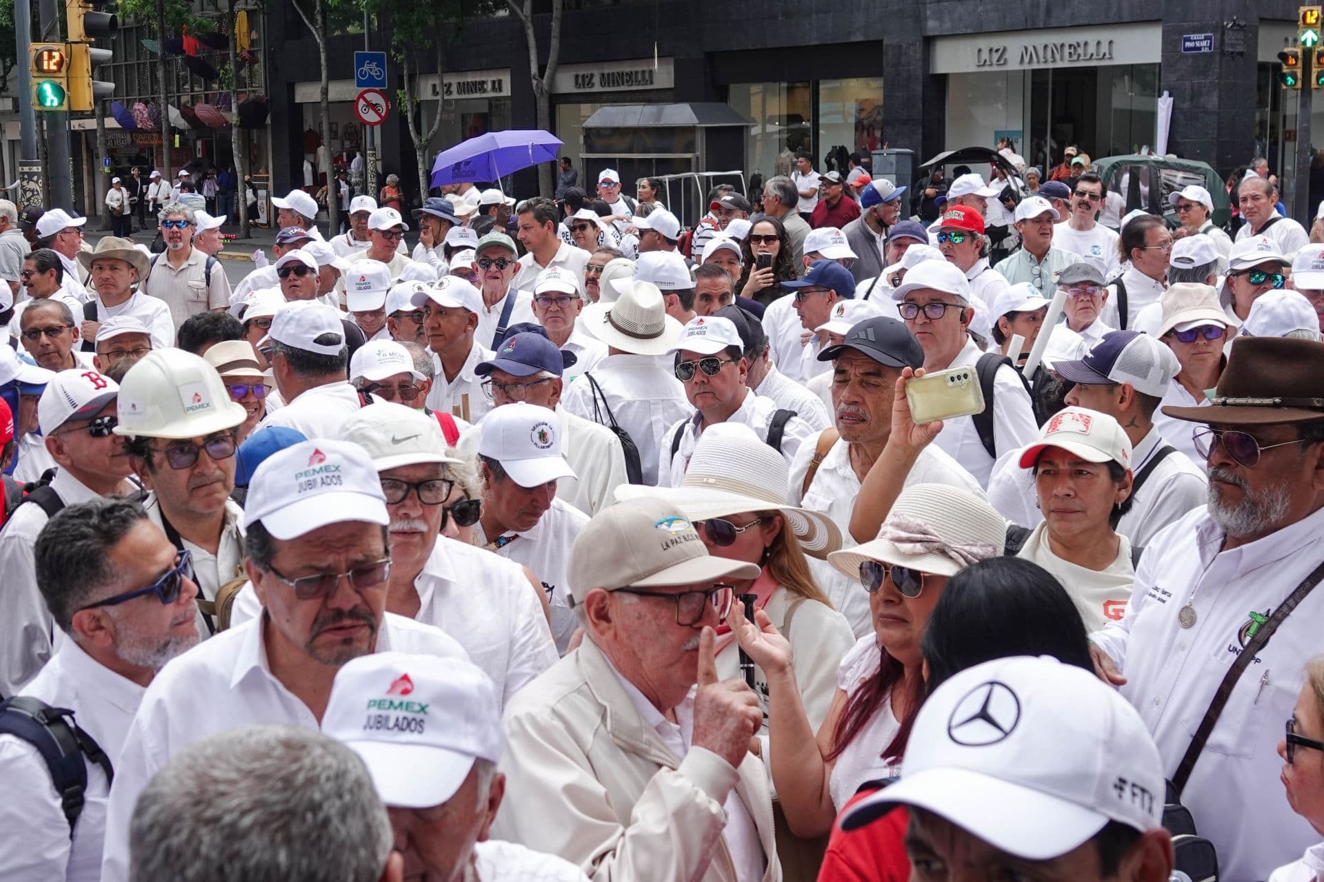 Extrabajadores de Pemex
