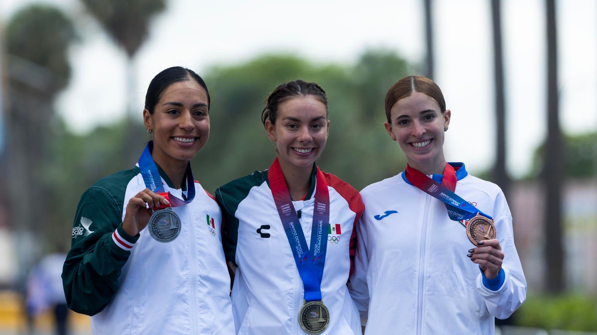 Alegna González de México ganó la medalla de oro en la prueba de medio maratón marcha femenino, mientras que Alejandra Ortega se llevó la de plata
