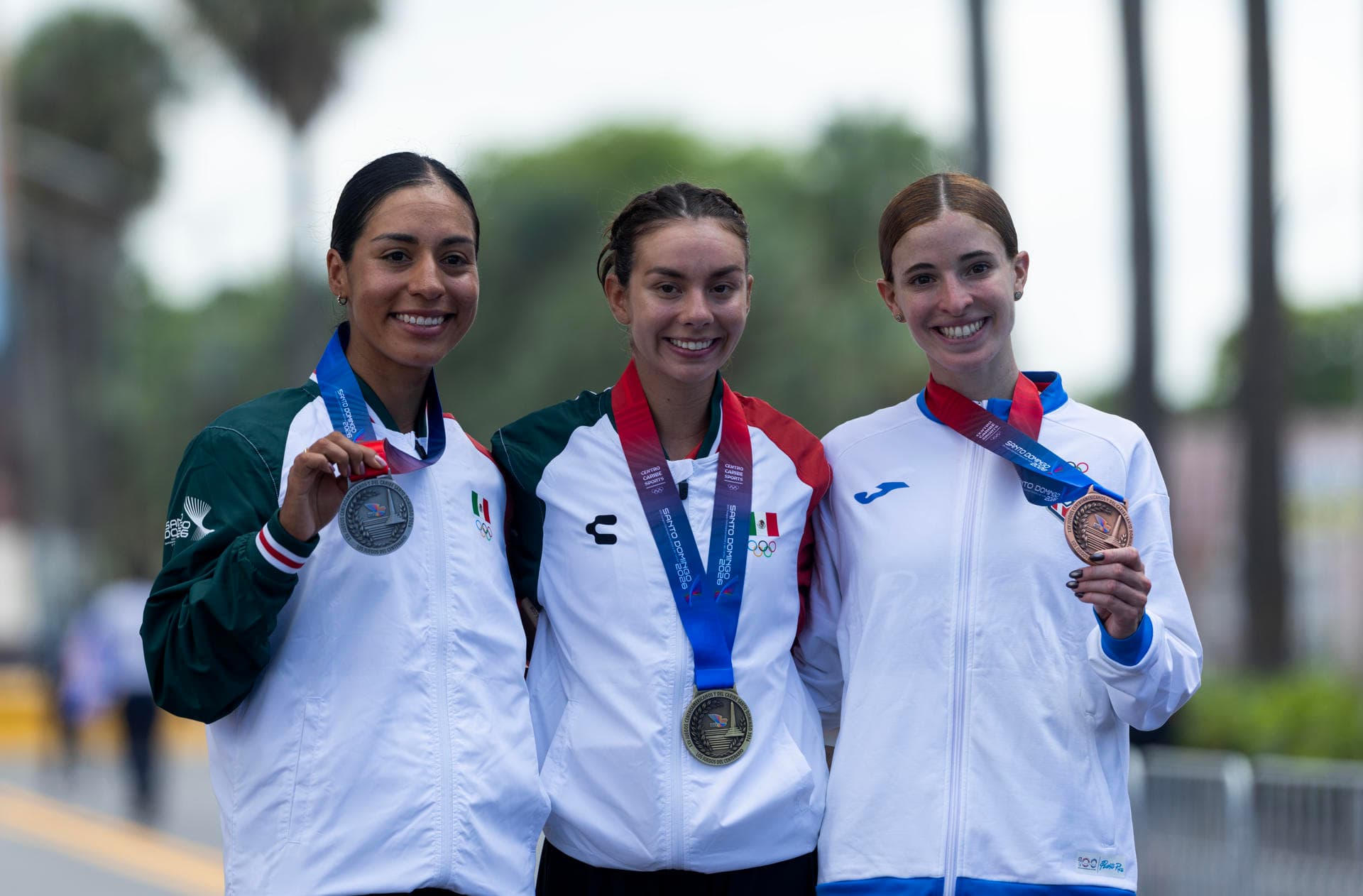 Alegna González de México ganó la medalla de oro en la prueba de medio maratón marcha femenino, mientras que Alejandra Ortega se llevó la de plata
