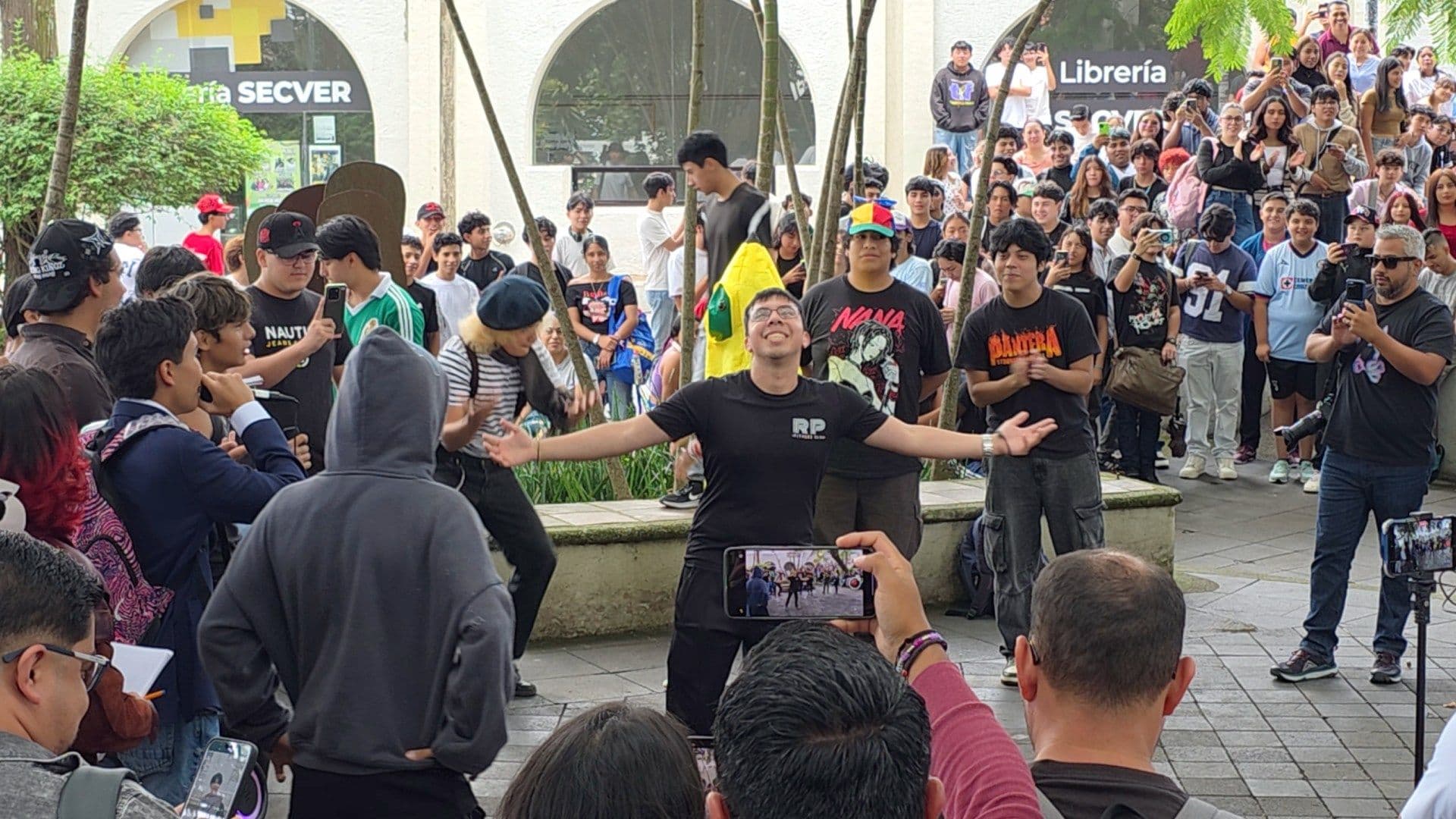 Realizan Evento para 'Farmear Aura' en Xalapa, Veracruz; Así se Vivió