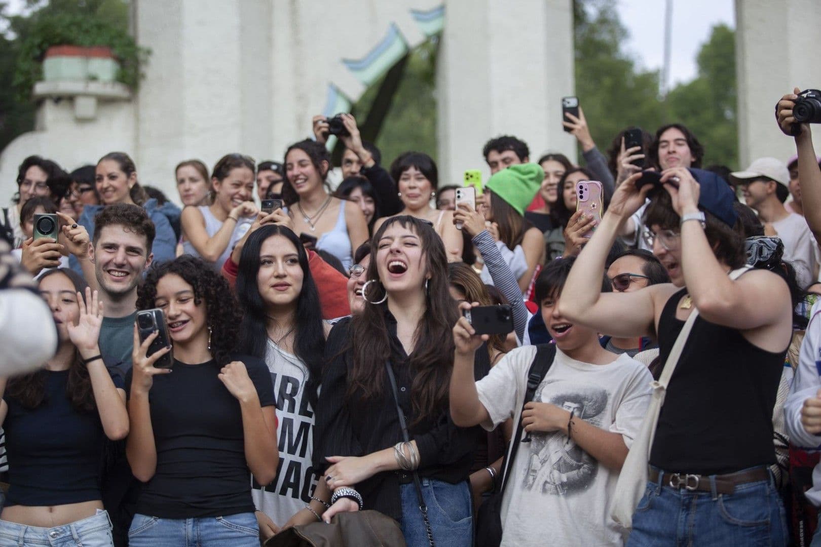 Jóvenes recurren a la IA para buscar apoyo emocional.