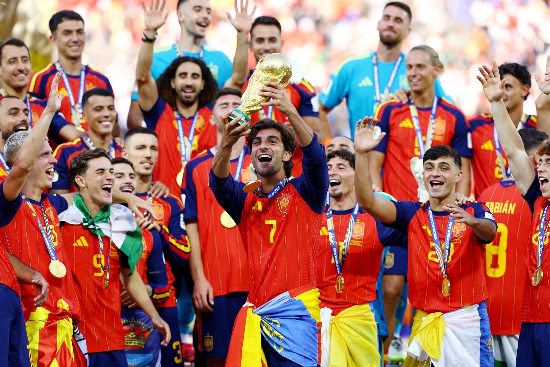 Ferran Torres levanta la Copa del Mundial 2026