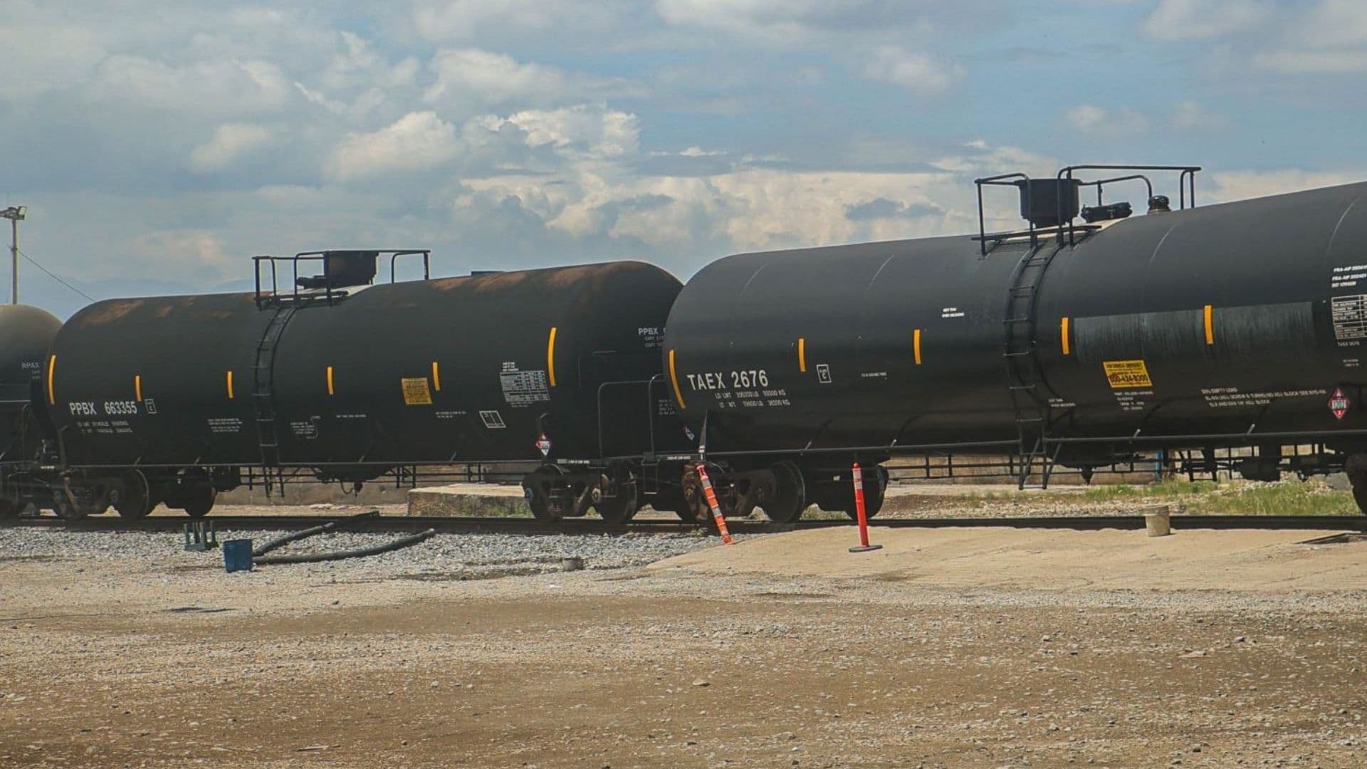 Ferro tanques asegurados con diésel.