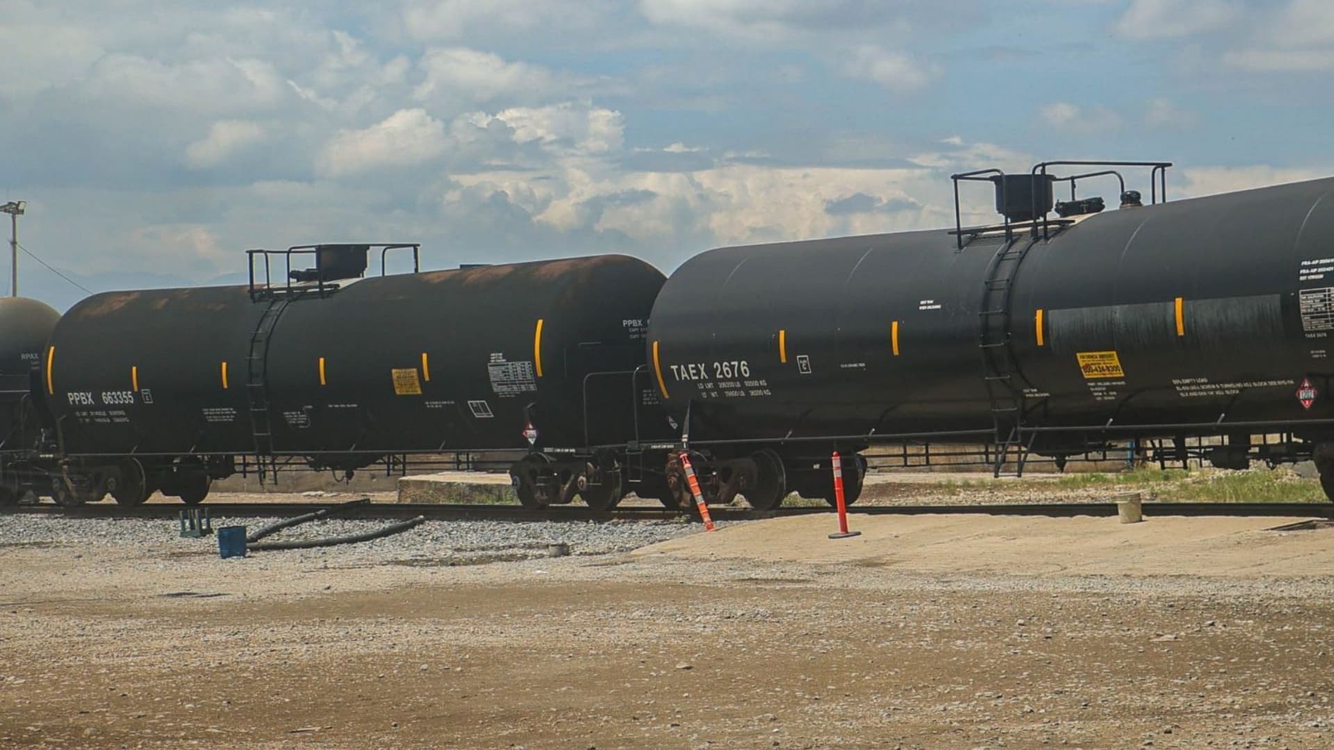 Ferro tanques asegurados con diésel.