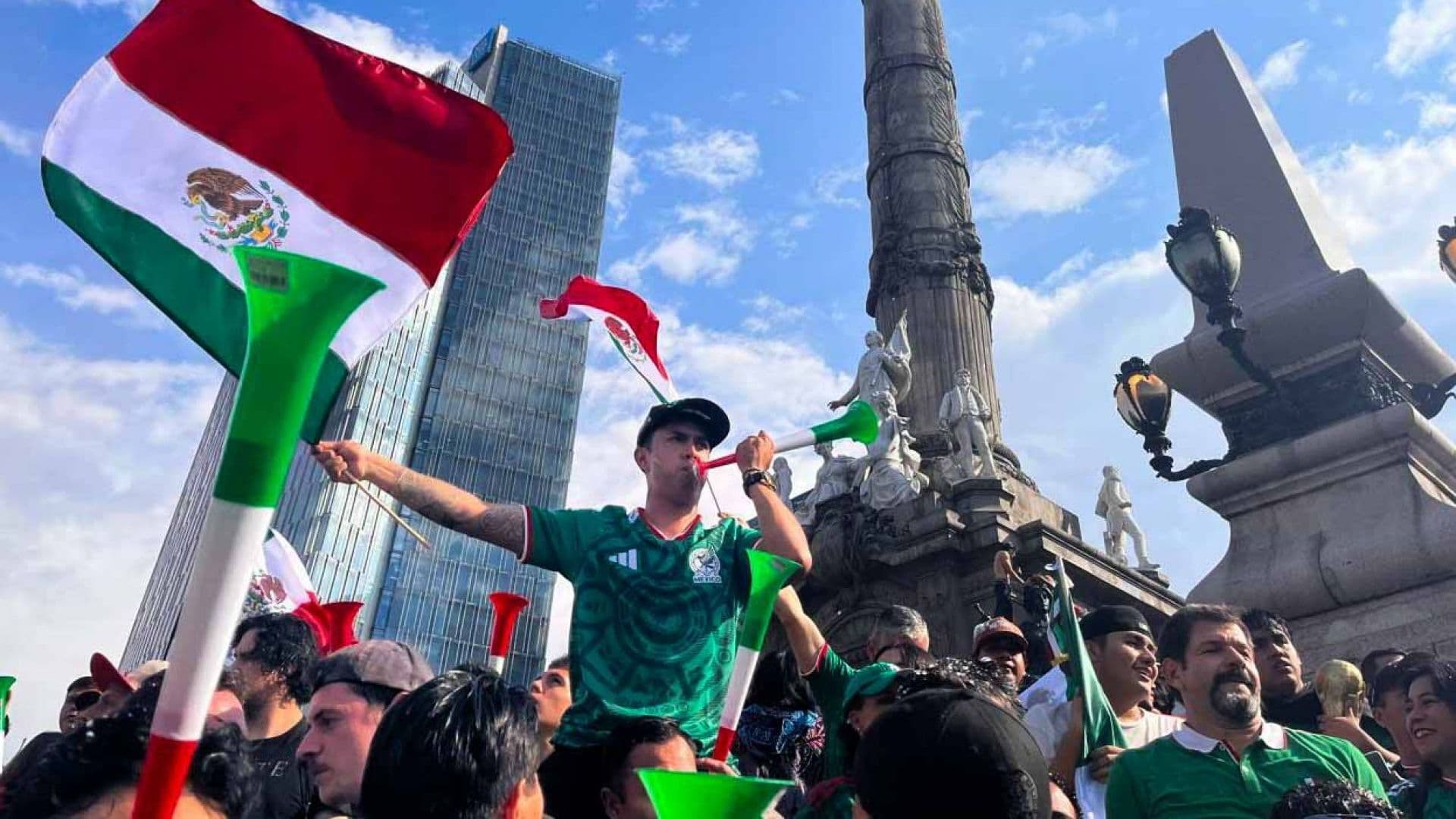 Festejos en el Ángel de la Independencia por triunfo de la Selección Nacional en Mundial 2026