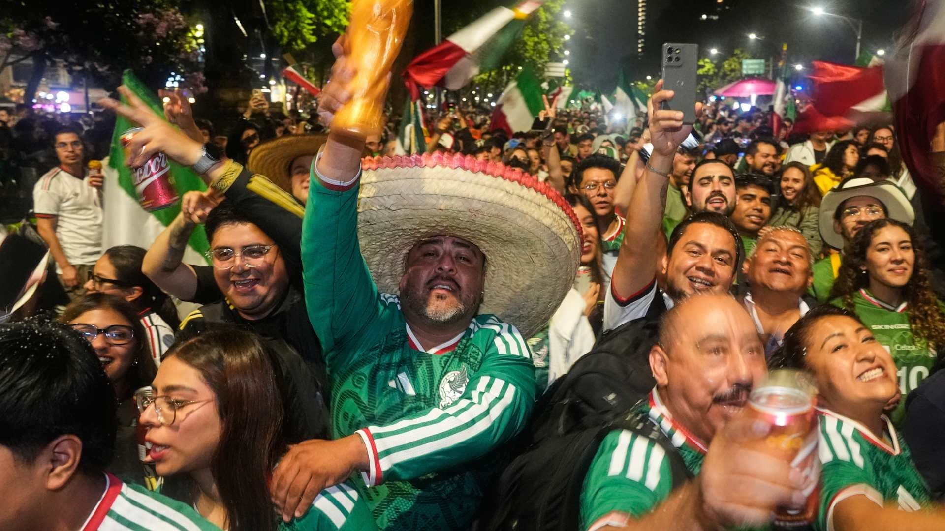 Festejos por triunfo de la Selección Mexicana