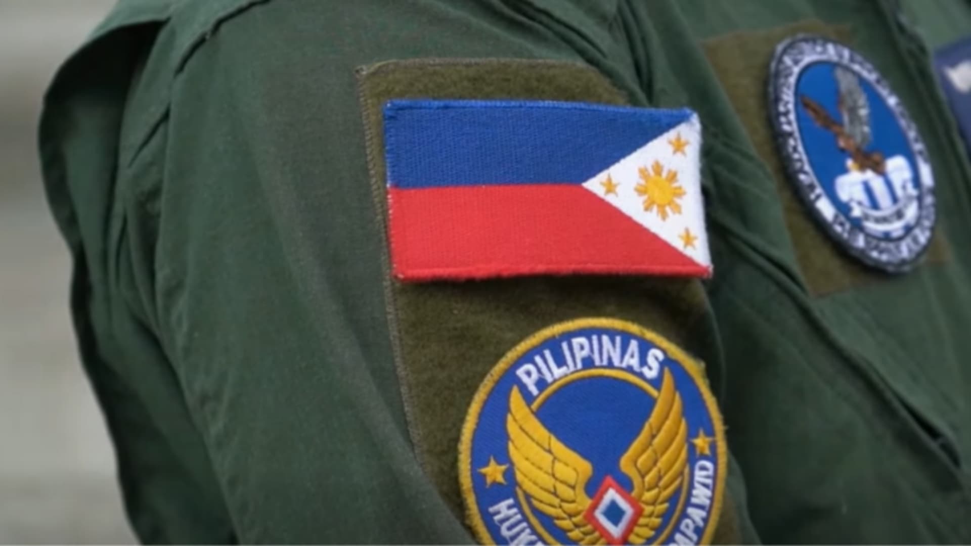 La colisión de dos aviones militares en pleno vuelo dejó 4 muertos