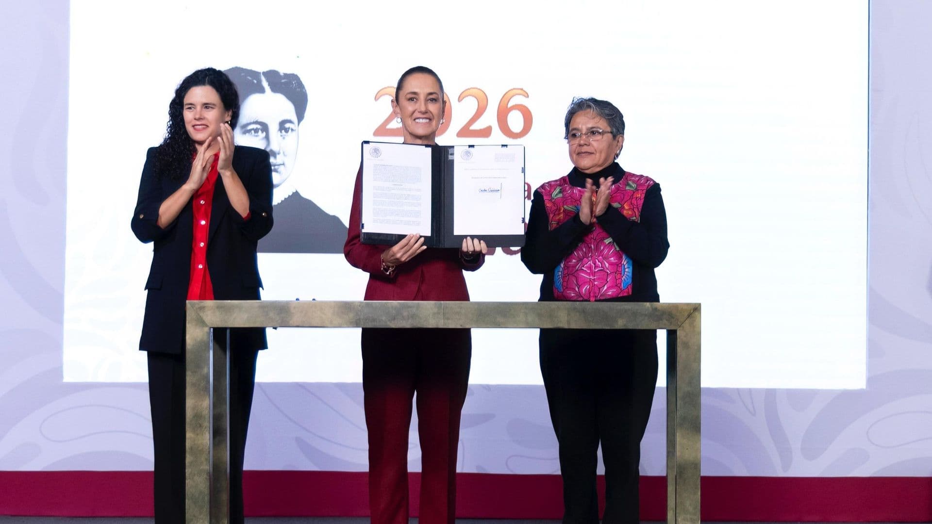 Firman Decreto para Garantizar Transparencia de las Entidades del Gobierno de México