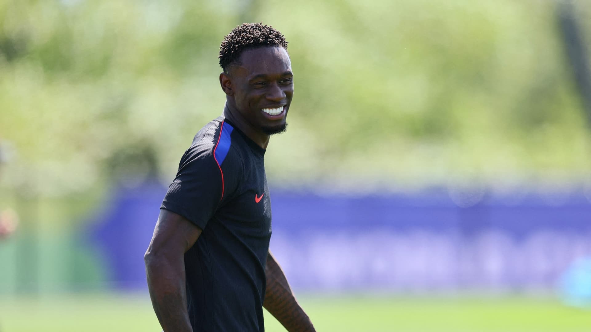 ¿Quién Es Folarin Balogun y Por Qué la FIFA le Quitó la Tarjeta Roja?
