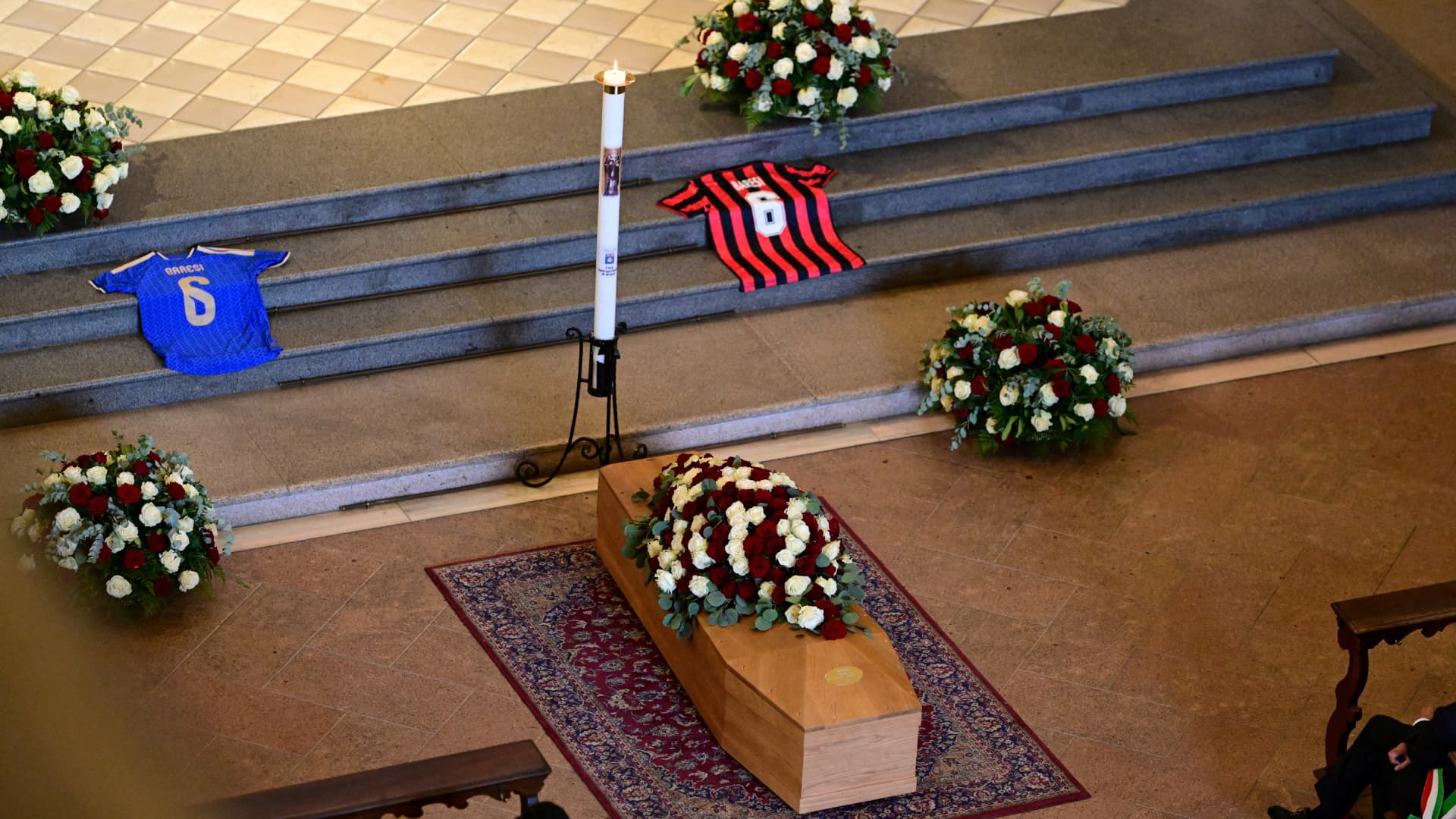 El funeral de Franco Baresi se llevó a cabo en la basílica de San Ambrosio, en Milán, Italia