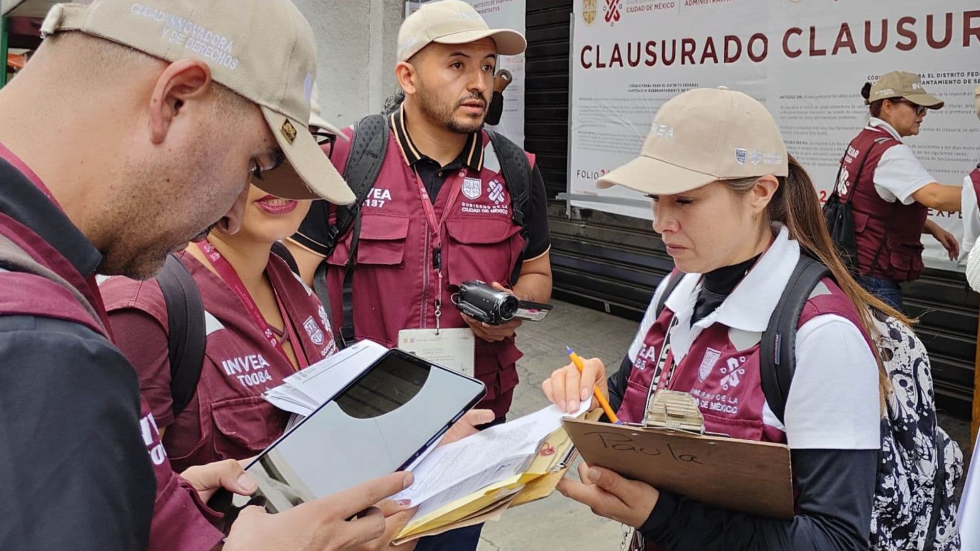 Los falsos servidores públicos advierten a sus víctimas que serán sancionados