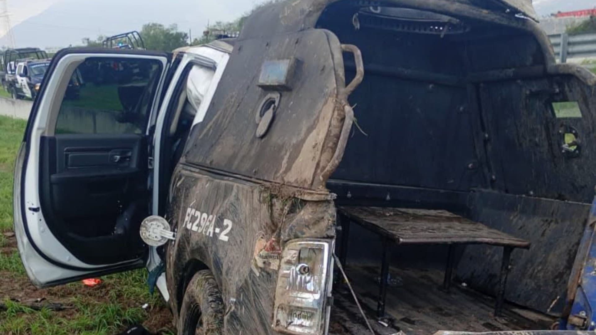 Camioneta volcada Fuerza Civil