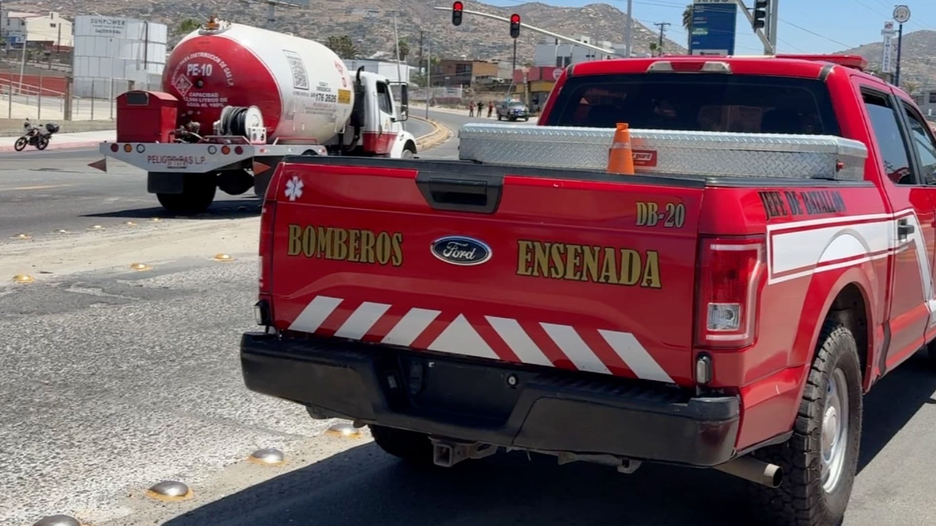 Fuga de Gas LP Provoca Evacuación de Más de 400 Personas en Ensenada