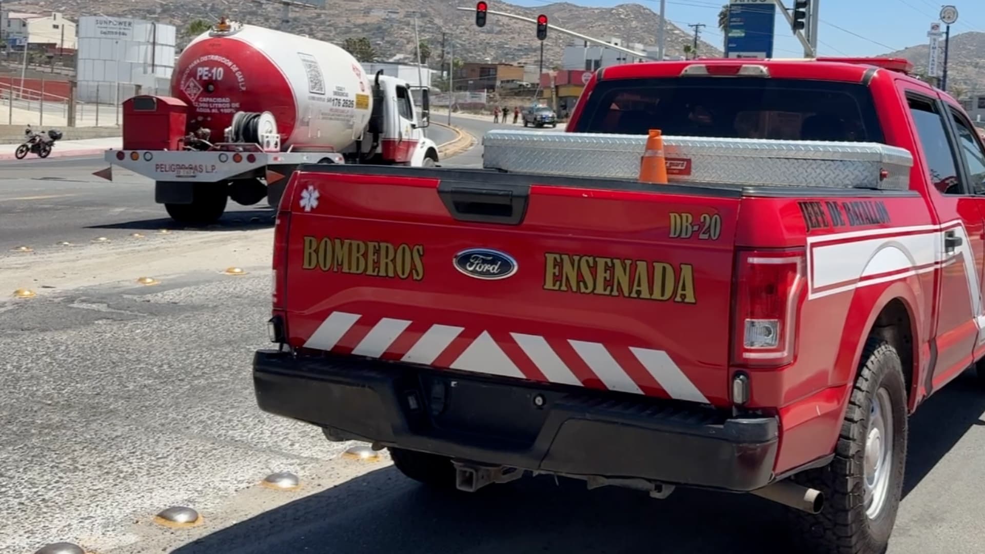 Fuga de Gas LP Provoca Evacuación de Más de 400 Personas en Ensenada