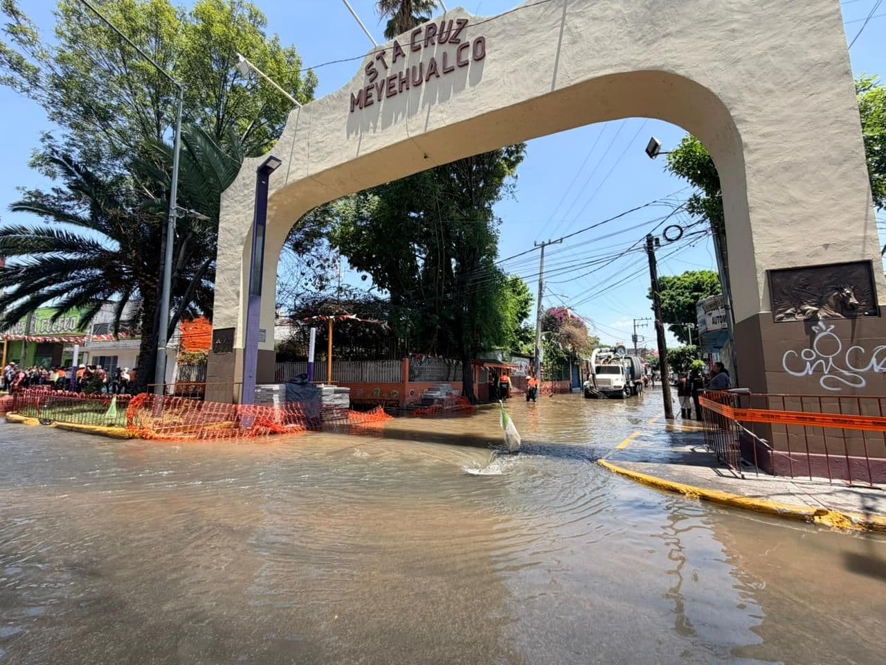 Un Río en Avenida Ermita: Megafuga de Agua Afecta Viviendas y Negocios en CDMX Hoy | Video