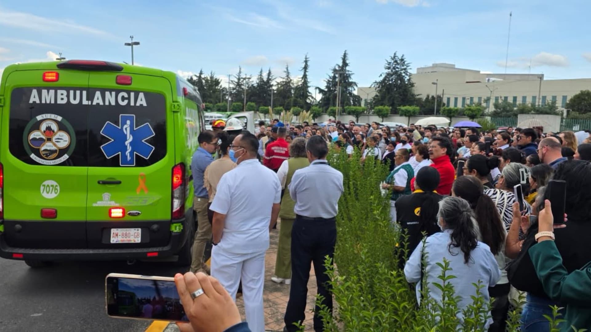 Fuga de Gas Provoca Alerta en Centro Médico de Toluca; Evacúan a Mil Personas del Hospital