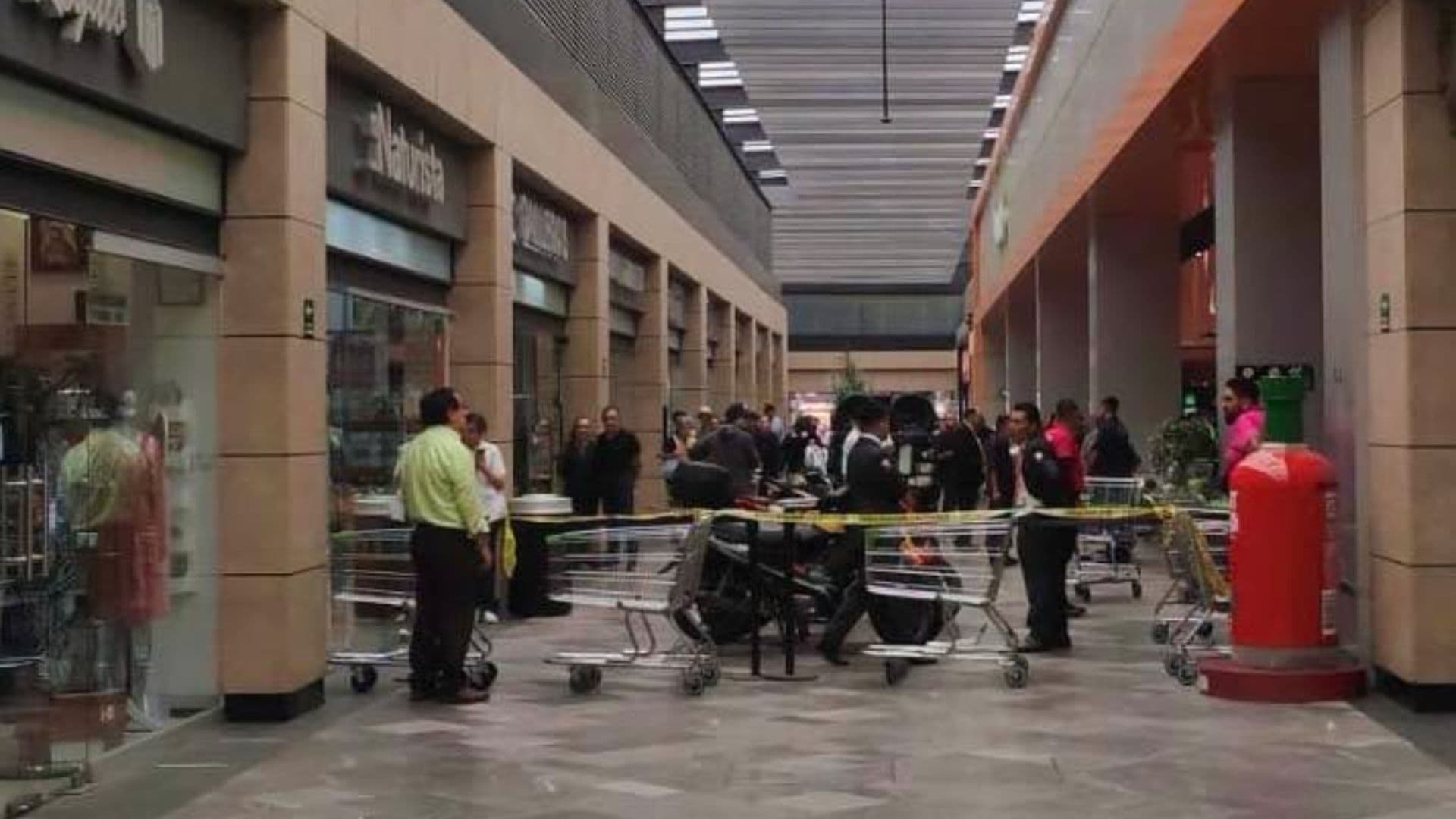 La fuga de la sustancia química provó caos en un supermercado en Valle Dorado