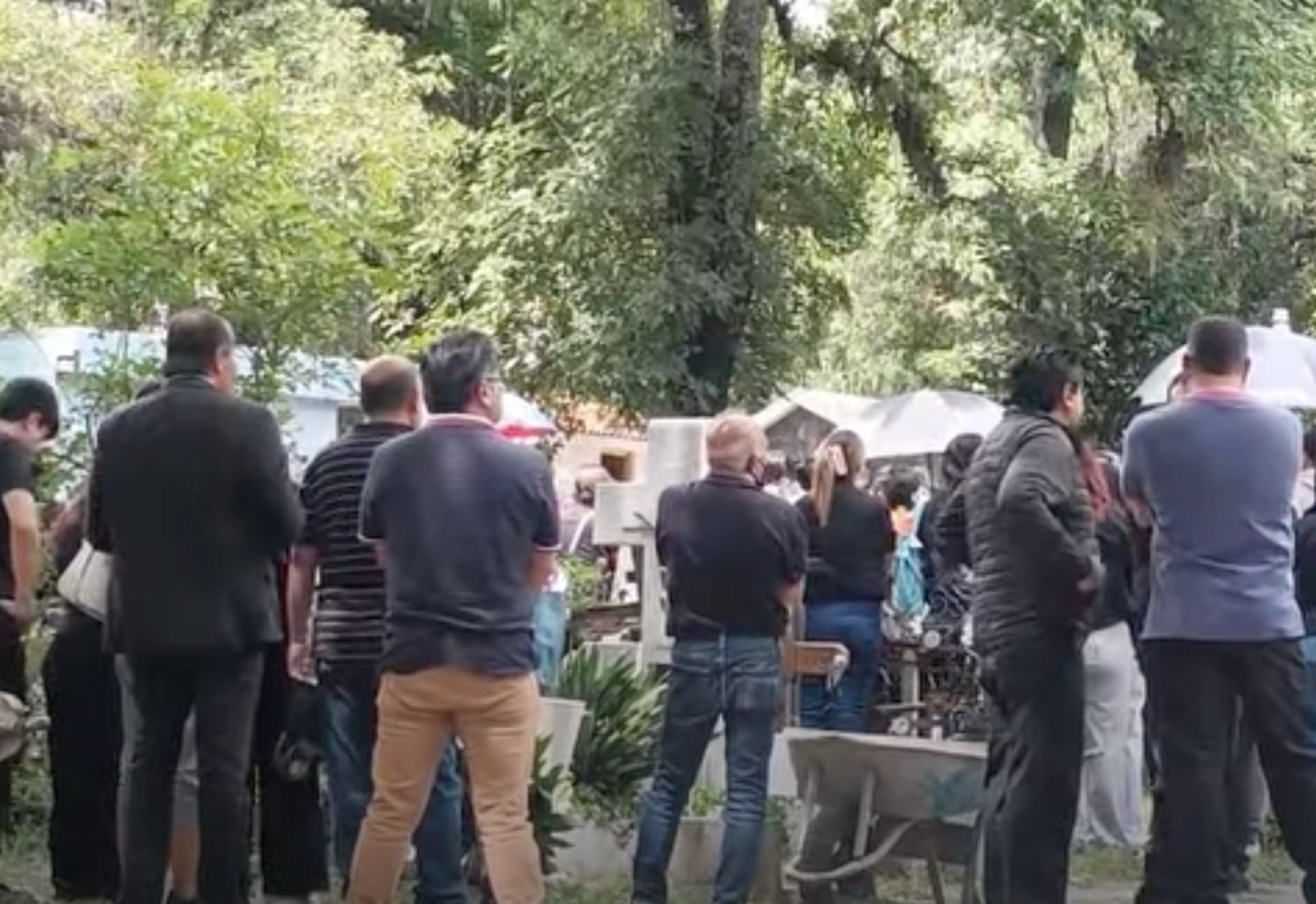 Los restos del joven fueron sepultados en el Panteón Municipal.
