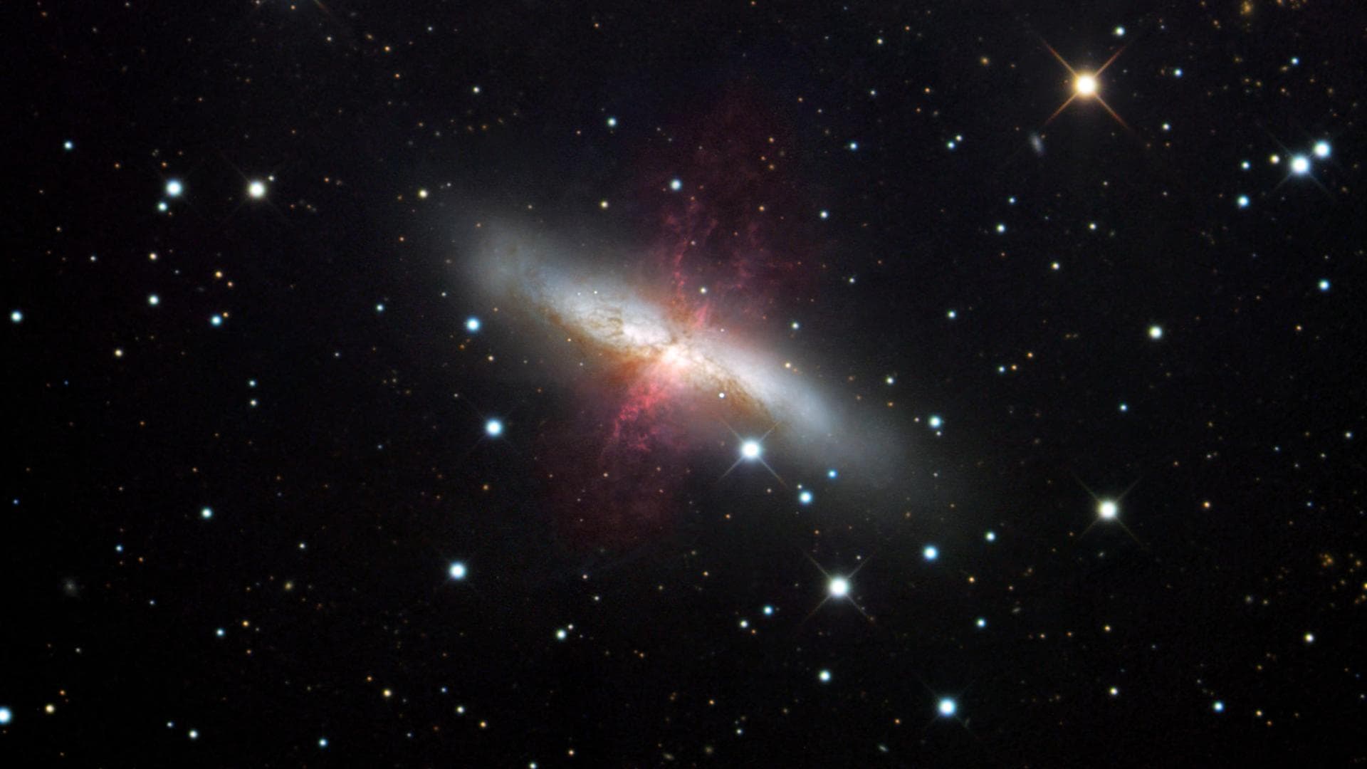 Fotografía de la galaxia Cigarro M82