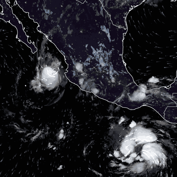 Vista satelital del huracán Simon cerca de México el 13 de octubre 2026.
