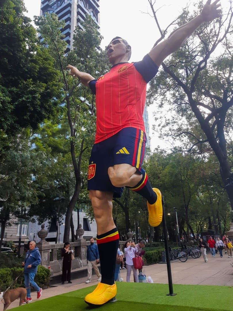 Gigantes del Fútbol regresan restaurados a Chapultepec