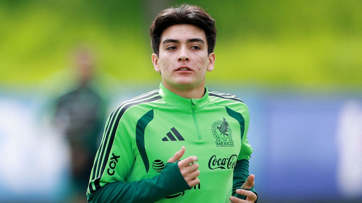 Gilberto Mora durante un entrenamiento con la Selección Mexicana