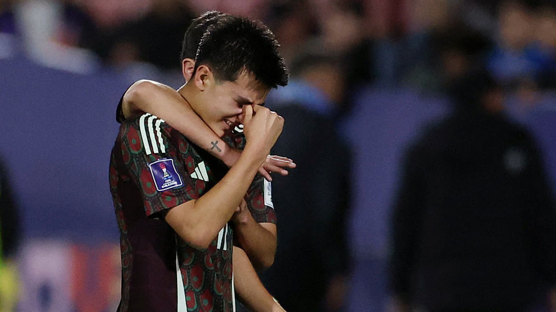 Gilberto Mora durante un partido con la Selección Mexicana