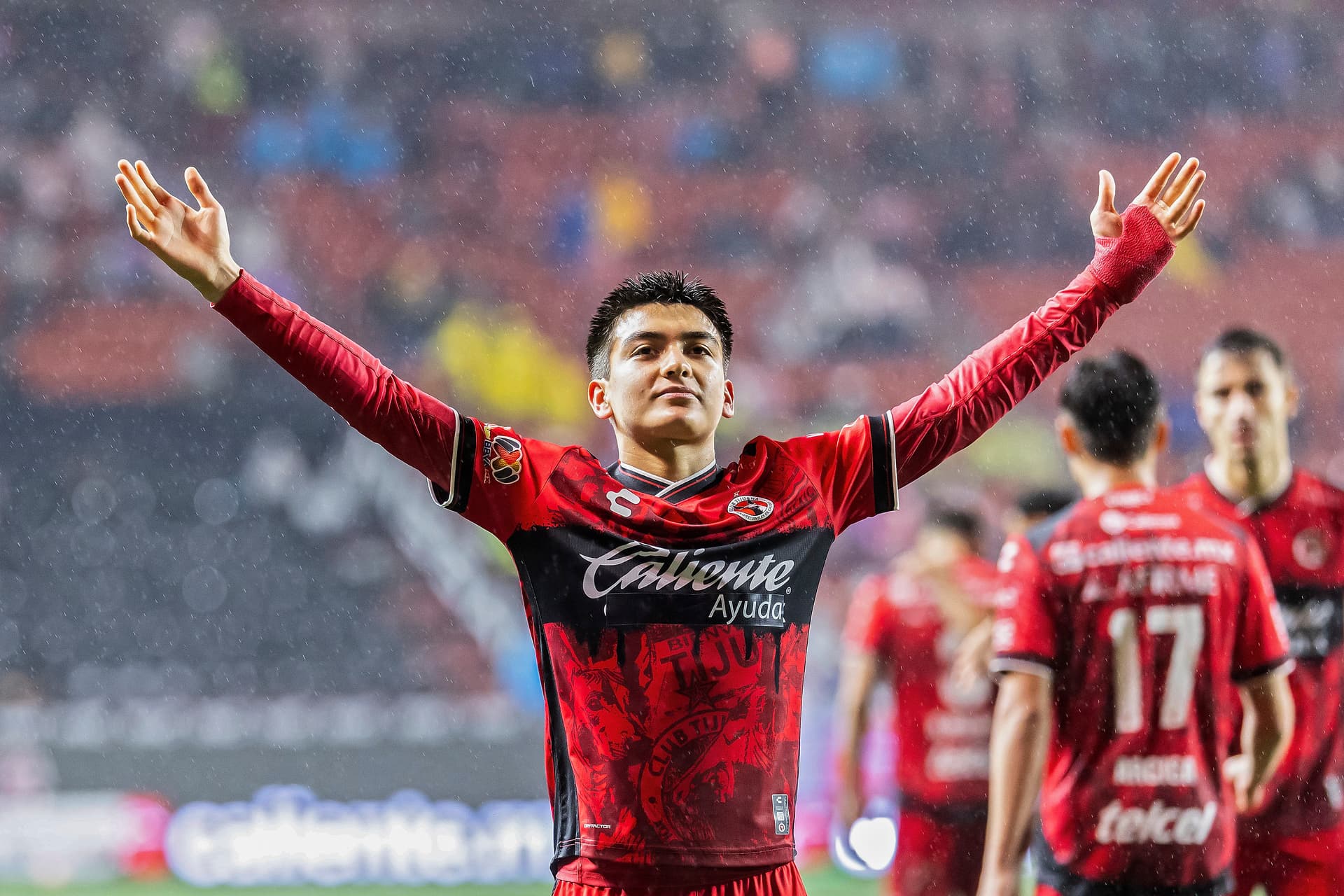 Gilberto Mora Renueva con Xolos; ¿Su Contrato Tiene Cláusula para ir a Europa?