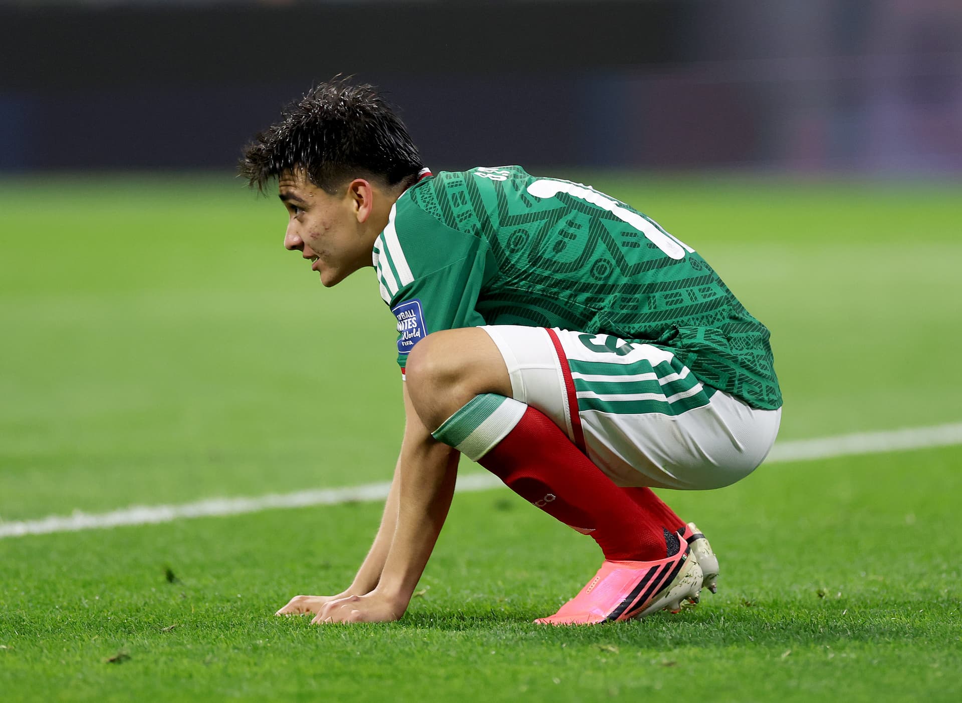 Gilberto Mora durante un partido con la Selección Mexicana