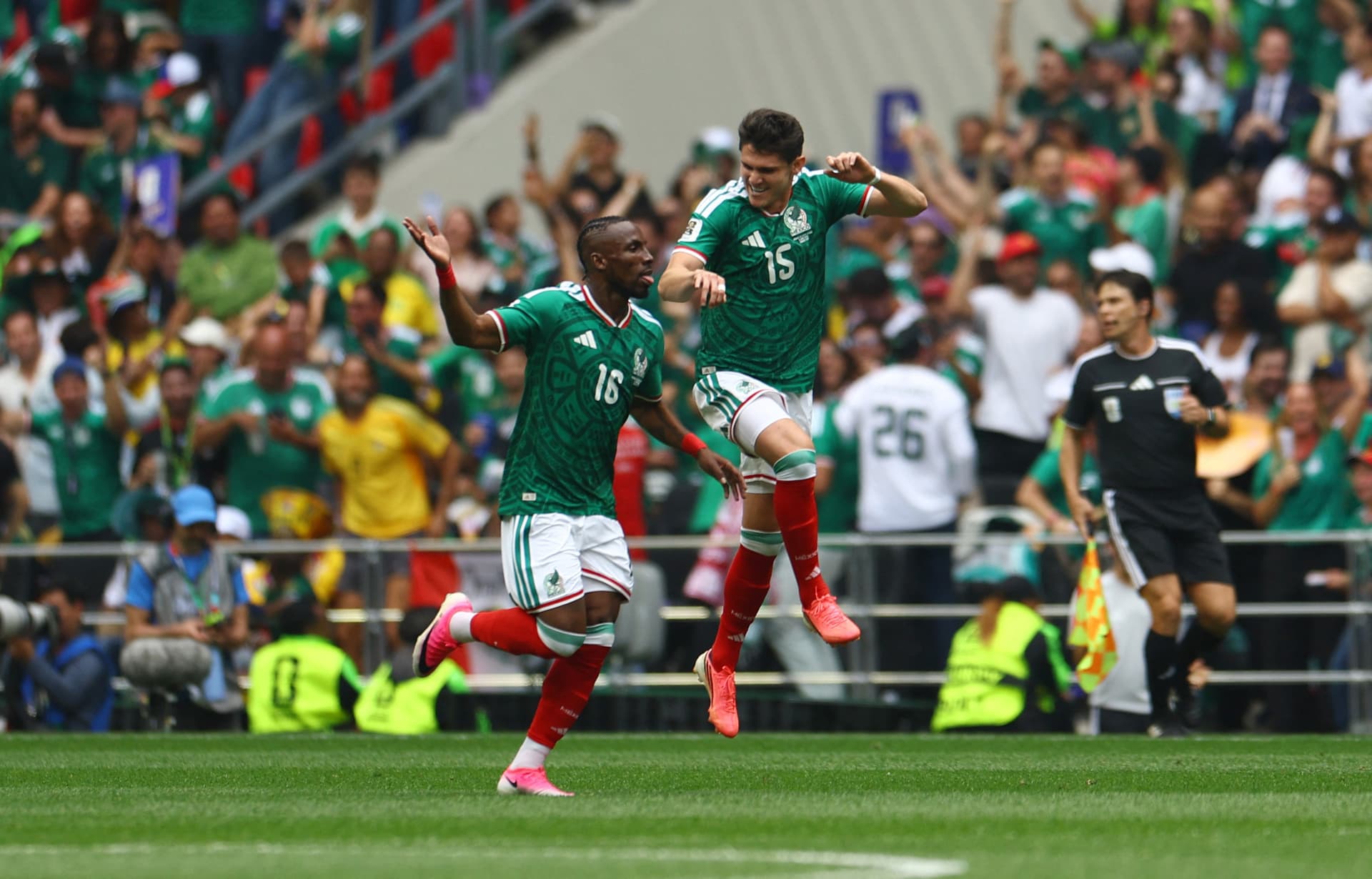 Julián Quiñones anota el primero gol en el México vs Sudafrica