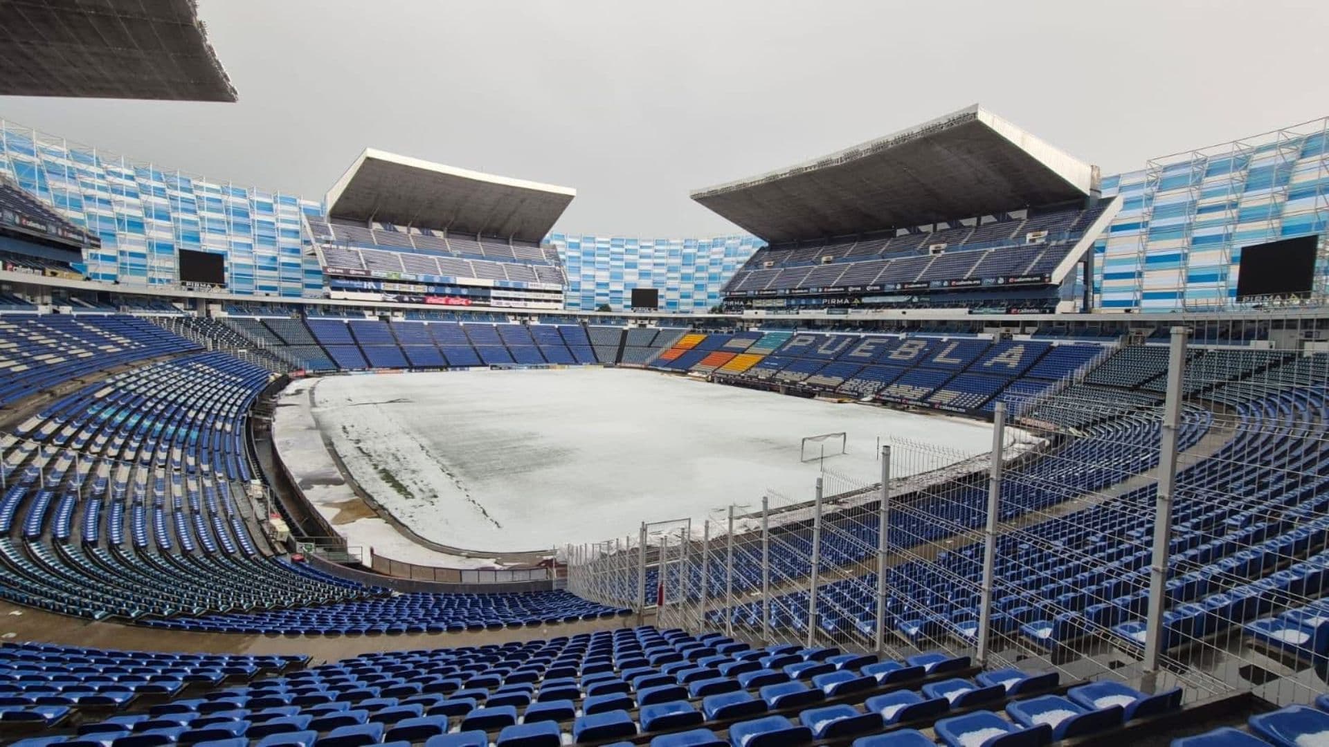 Caída de Granizo en Estadio Cuauhtémoc de Futbol en Colonia Maravillas Puebla