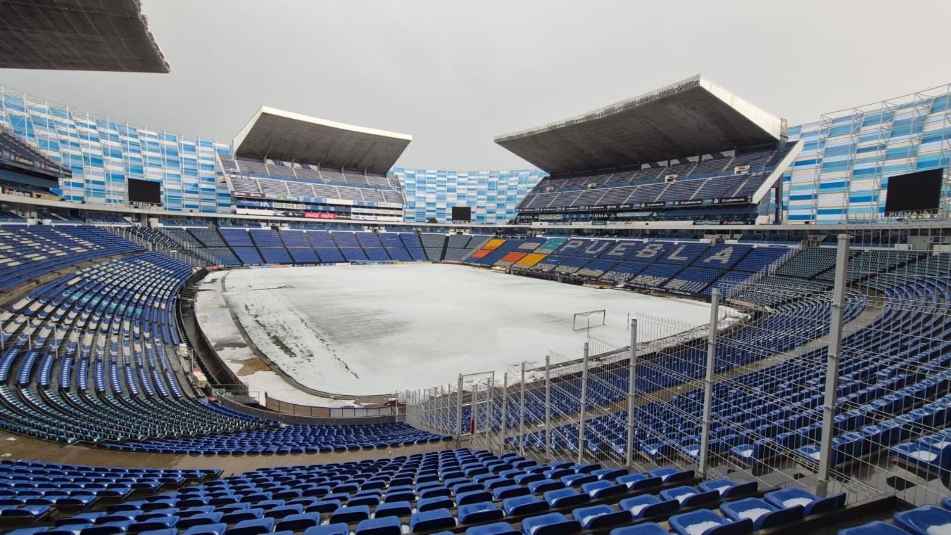 Caída de Granizo en Estadio Cuauhtémoc de Futbol en Colonia Maravillas Puebla