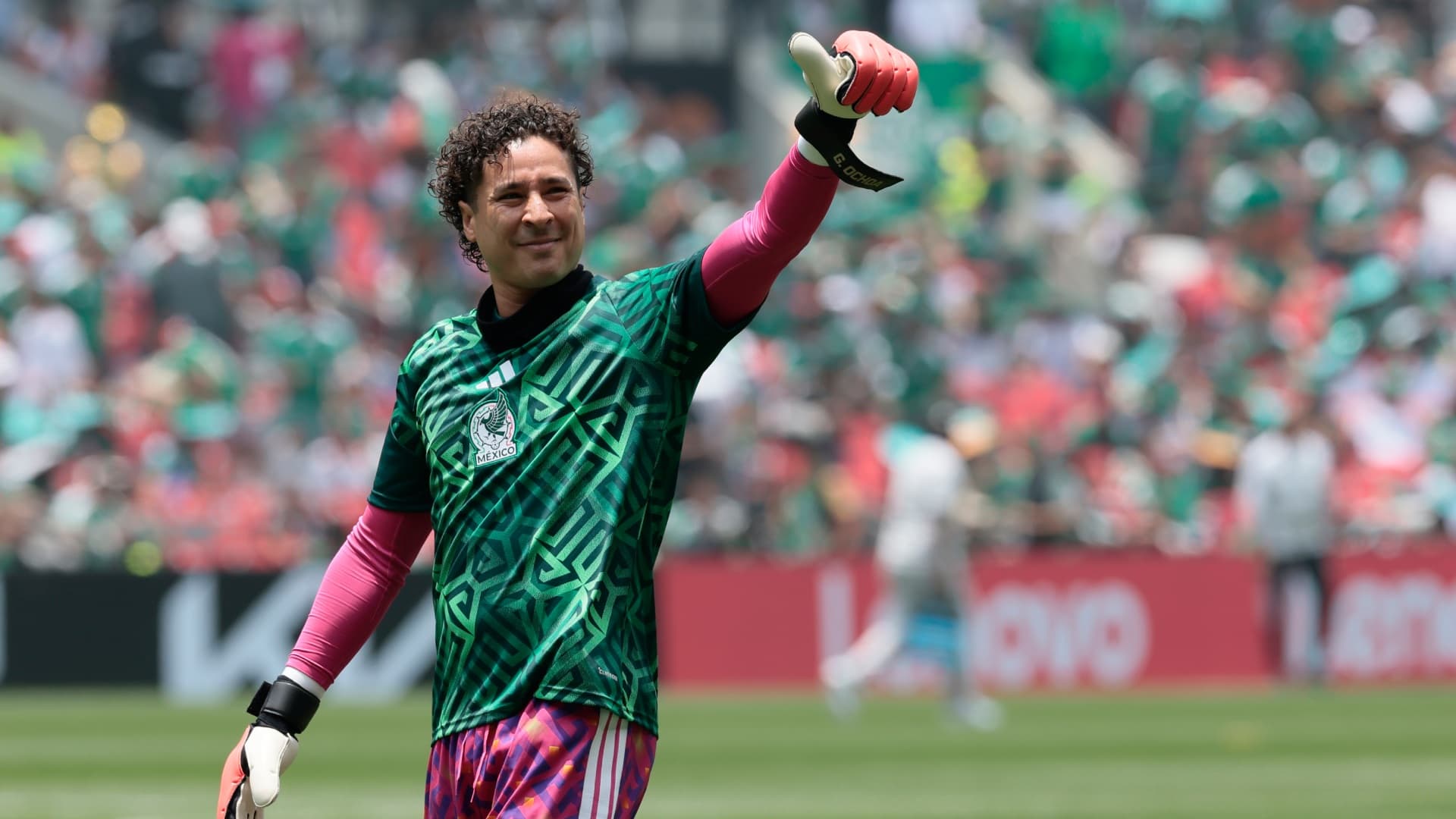 Guillermo Ochoa Llora con Final de Su Carrera y Carta de su Hija