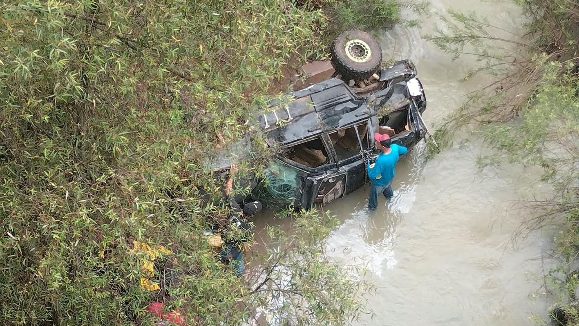 Camioneta caída