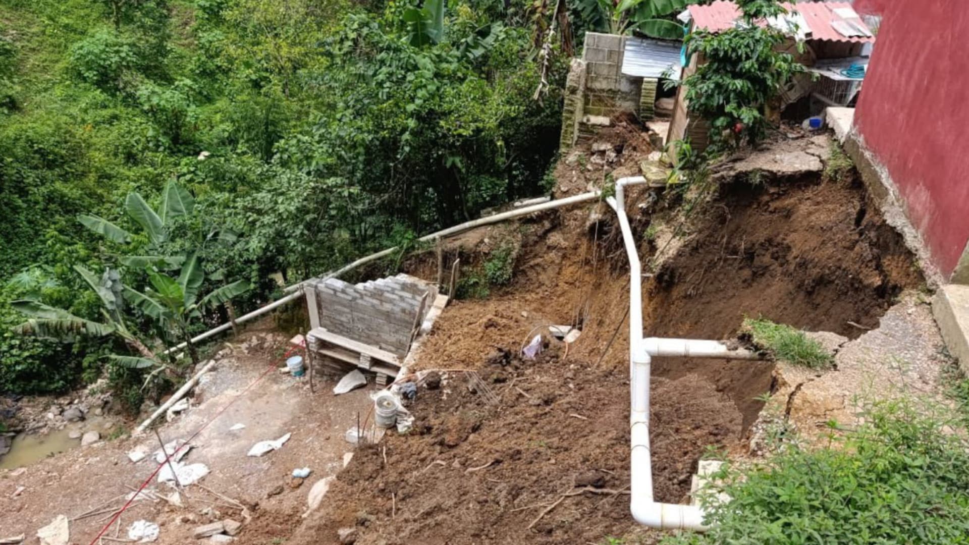 Hombre Rescatado Sepultado Deslizamiento Ladera Tierra Xicotepec Sierra Norte Puebla