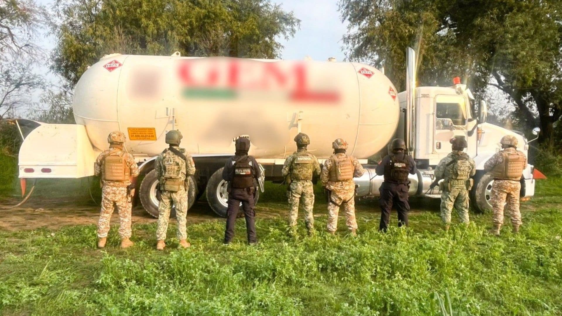Capturan en Flagrancia a Sujeto que Robaba Gasolina de un Ducto de PEMEX en Puebla