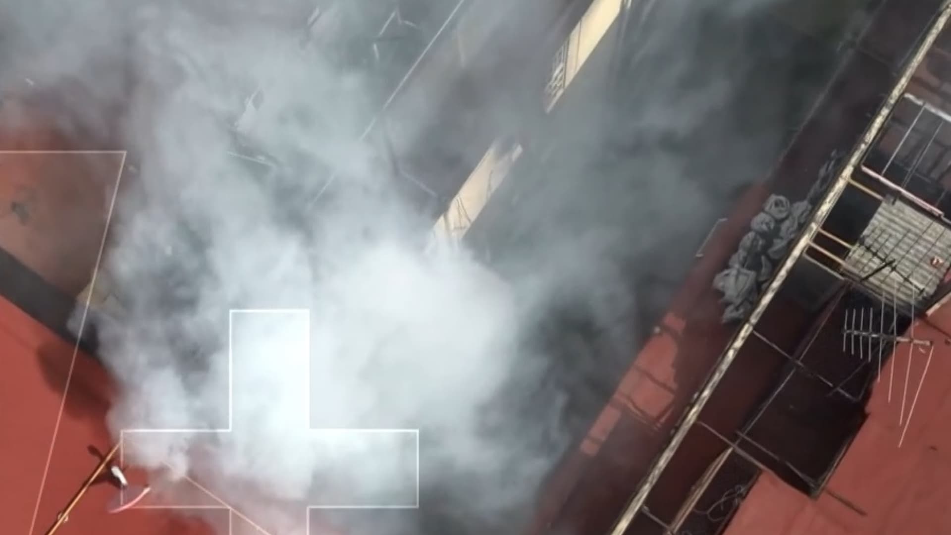 Así se ve desde el aire el incendio de esta tarde en Avenida Universidad, en CDMX. Foto: N+