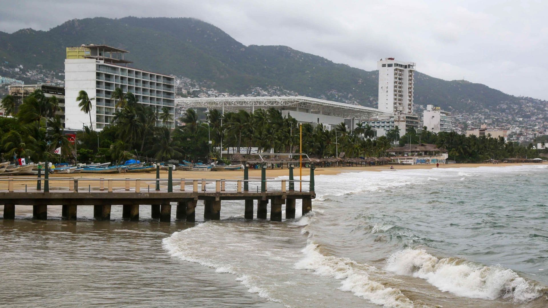 En Acapulco, Guerrero se mantienen en alerta por la presencia del huracán Polo