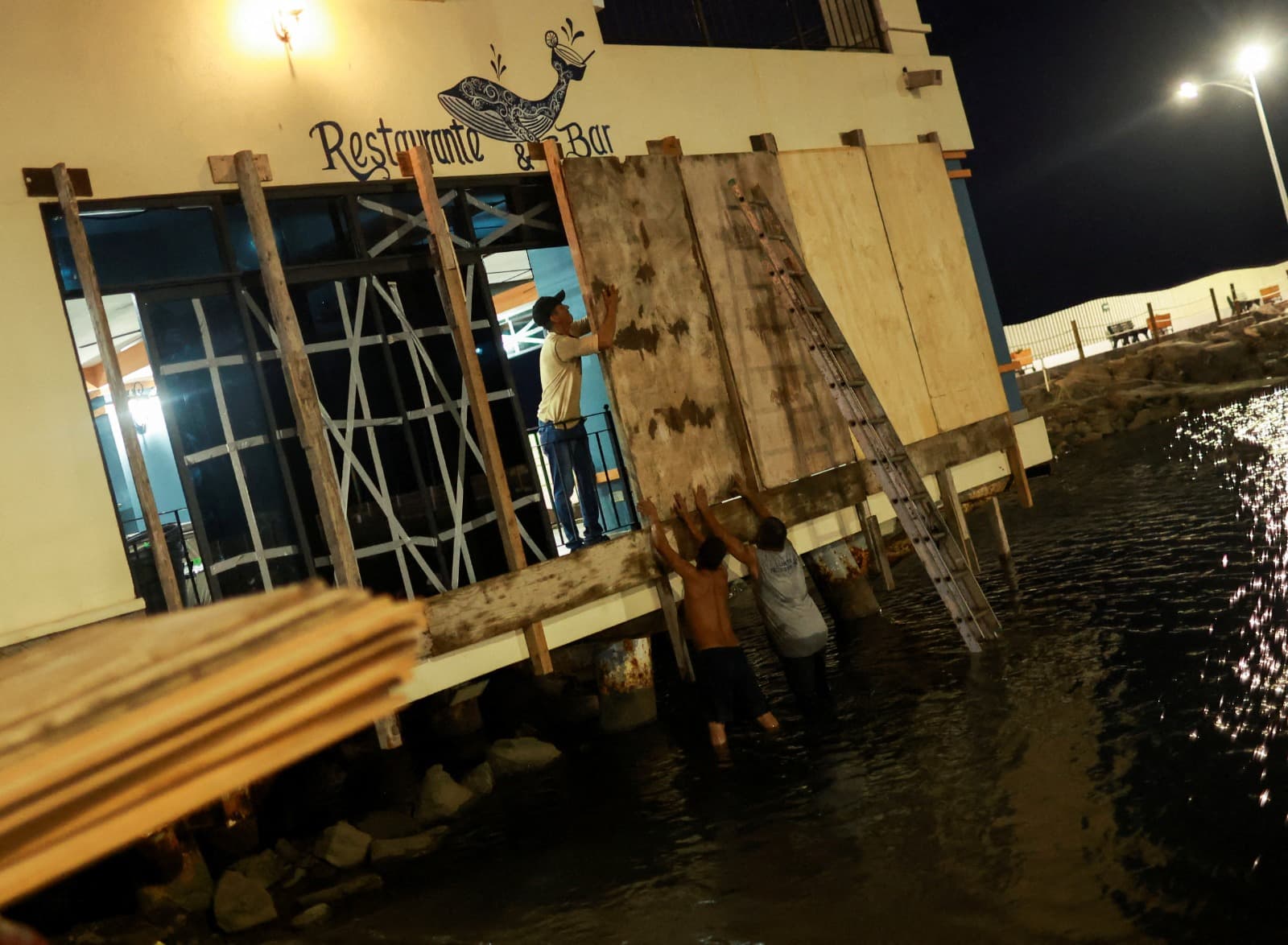Restauranteros protegen establecimientos en Baja California Sur