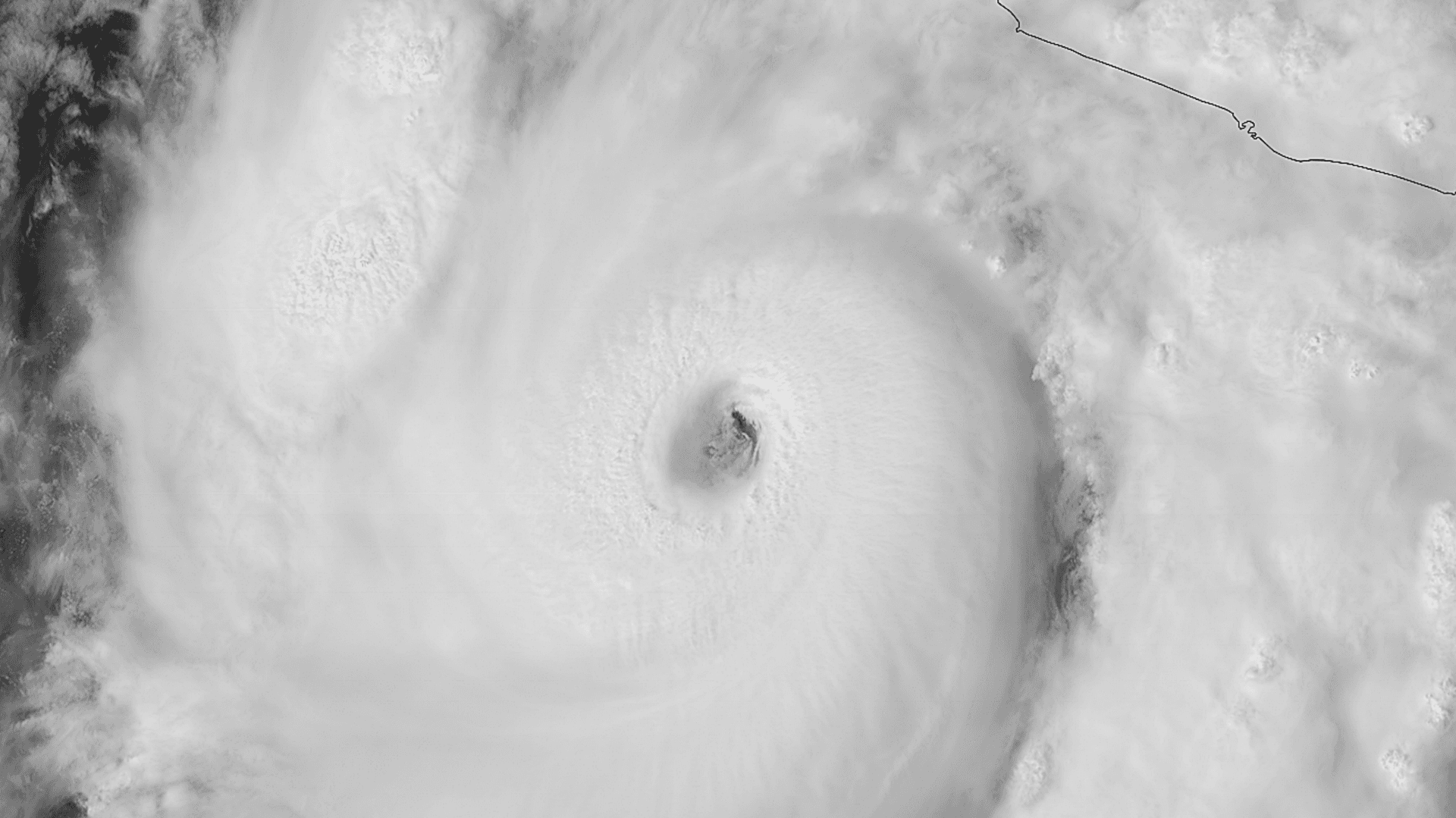 Nubes se arremolinan alrededor del centro del potente huracán Polo en el Pacífico mexicano. Imagen de satélite CIRA|NOAA