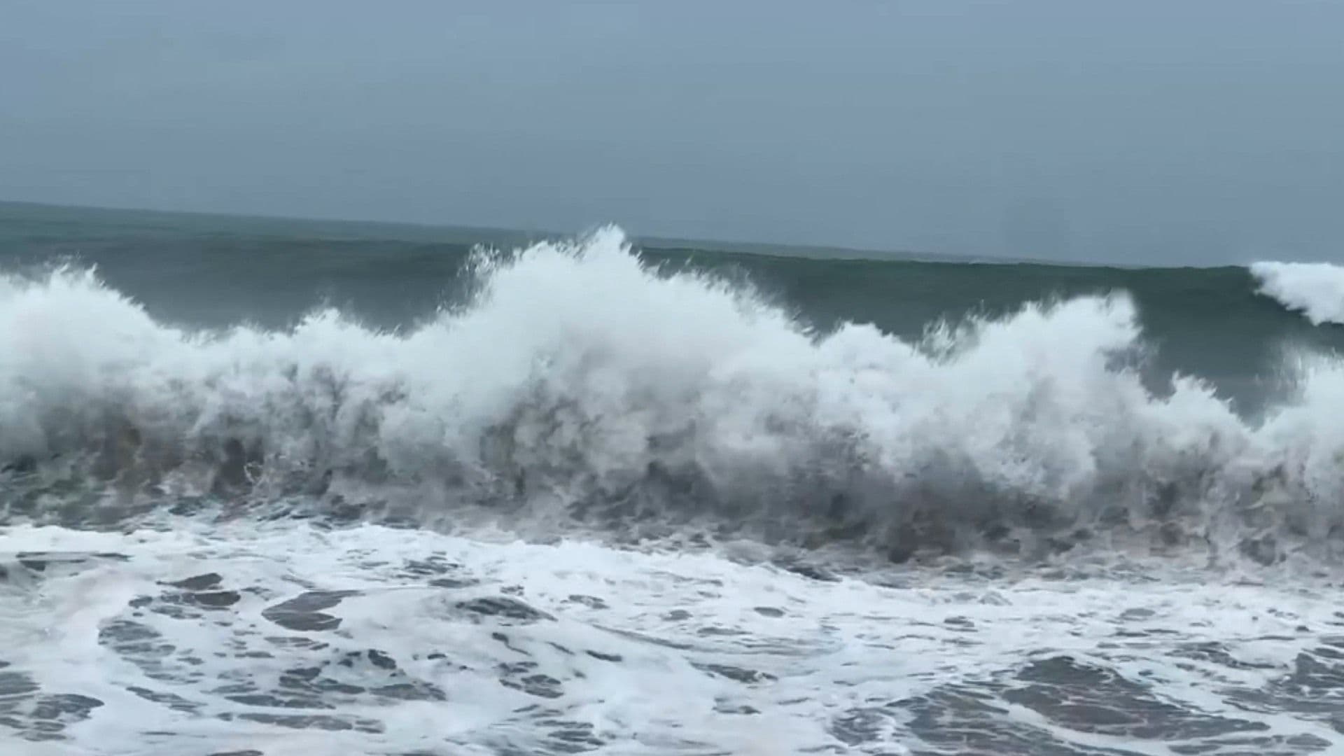 El huracán Rachel se aleja de Jalisco.