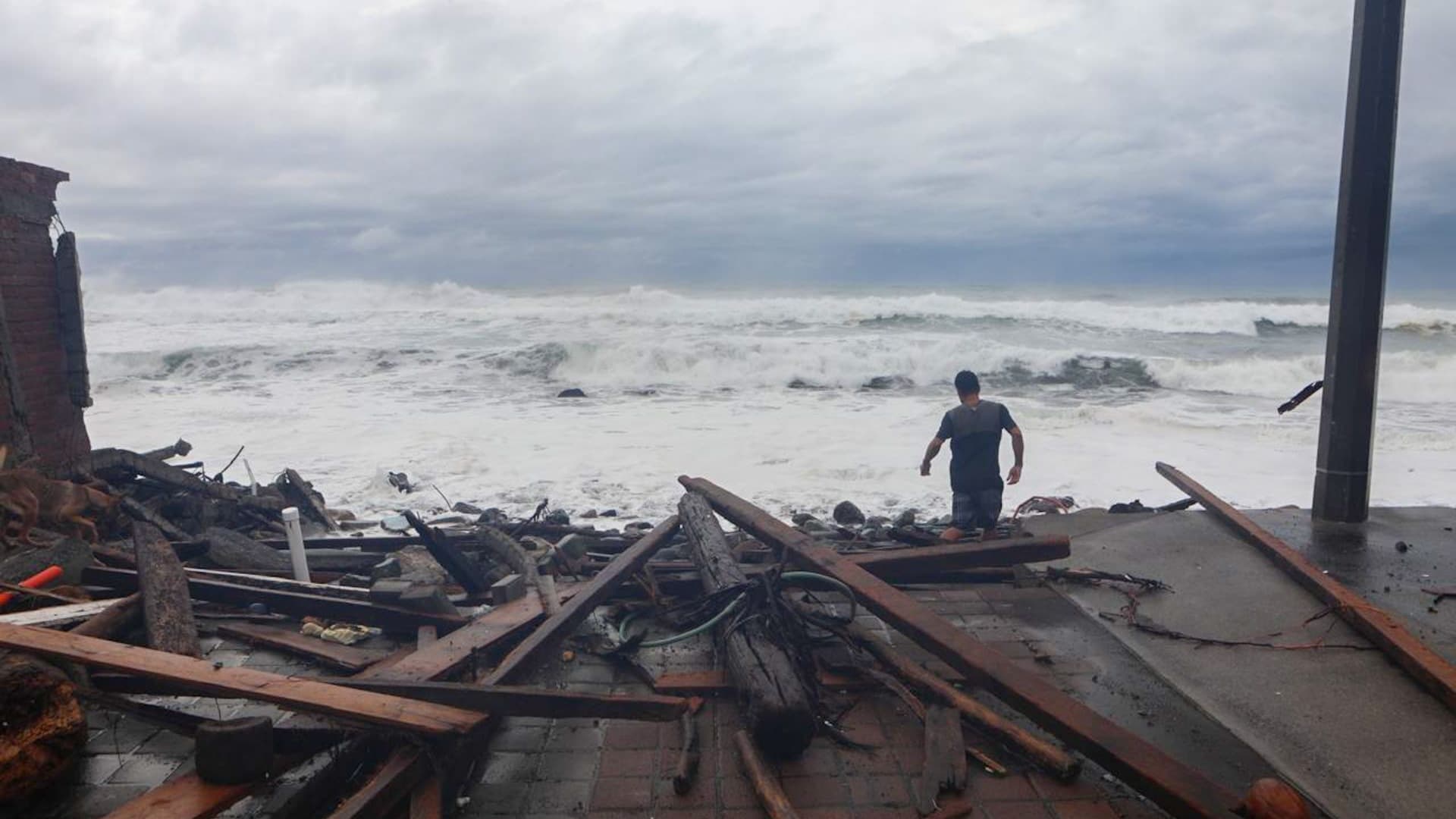 Daños por huracán Simon en Colima