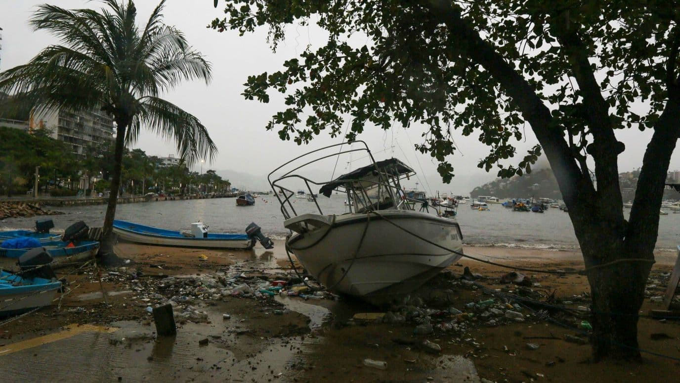 Los efectos del huracán Simon han dejado serveros daños en entidades del pacífico