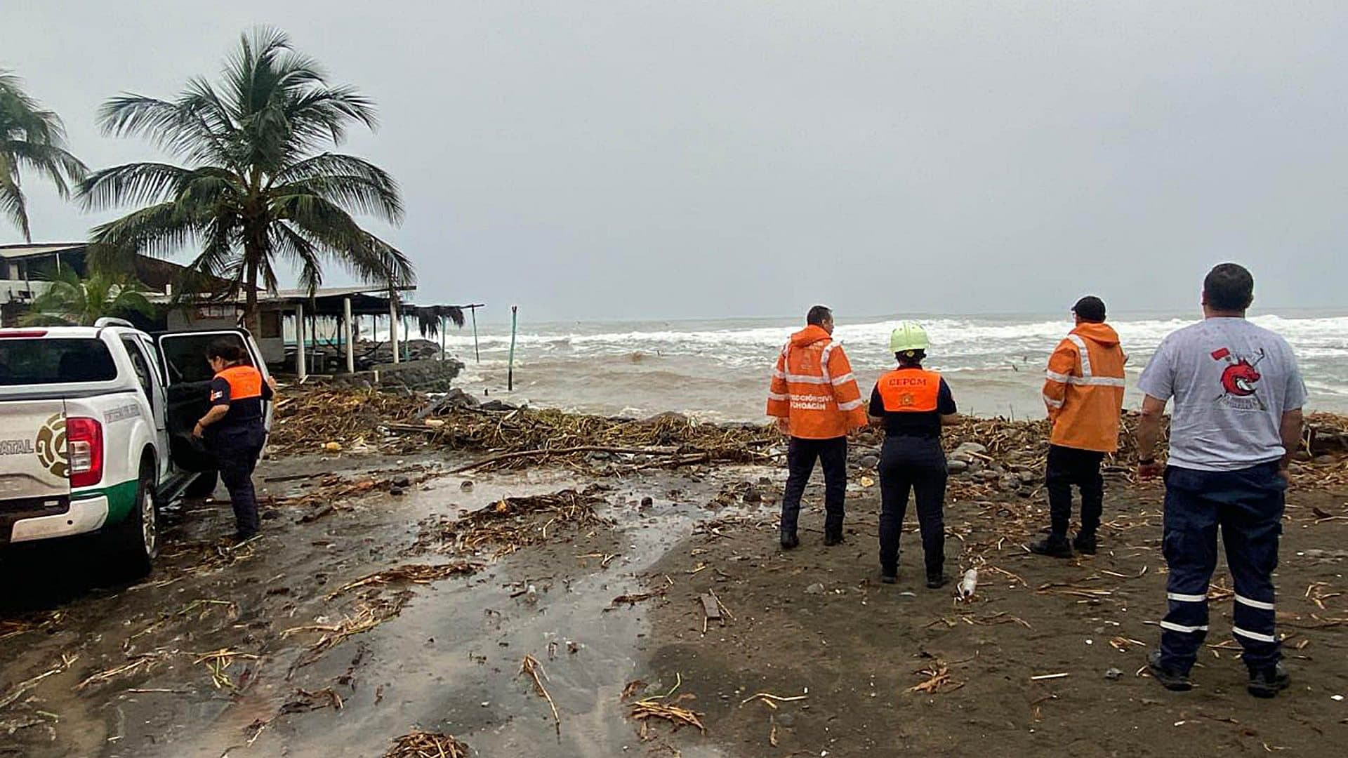 Afectaciones del huracán Simon en Lázaro Cárdenas, Michoacán, el 12 de octubre. Foto: Cuartoscuro